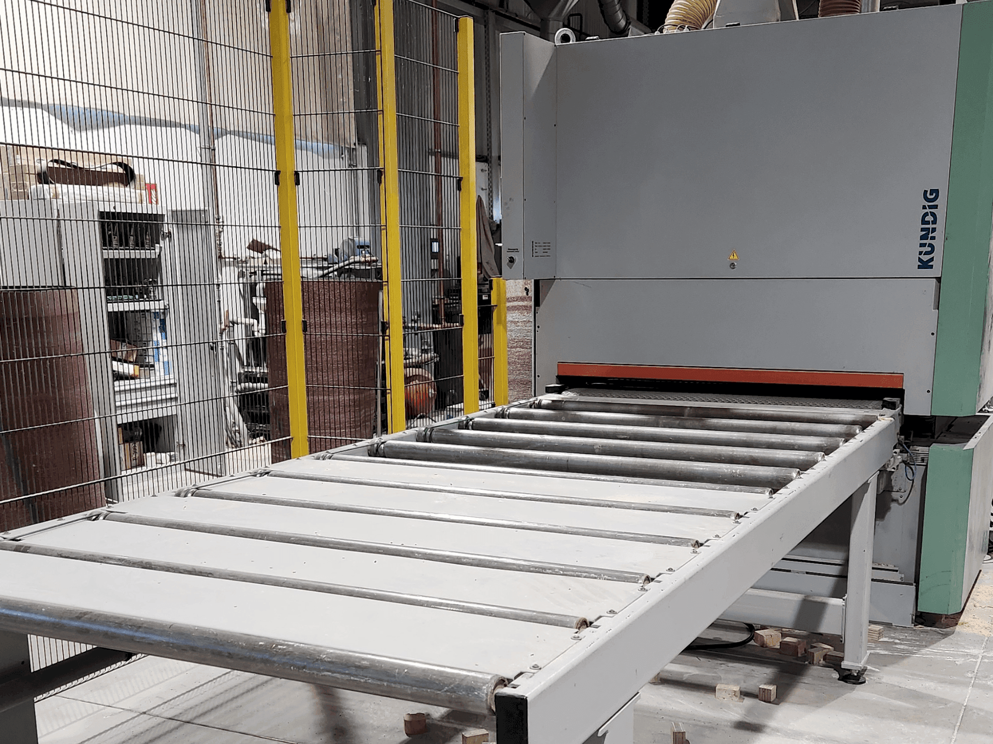 Frontansicht der Kundig Premium-2 1350-RG Maschine