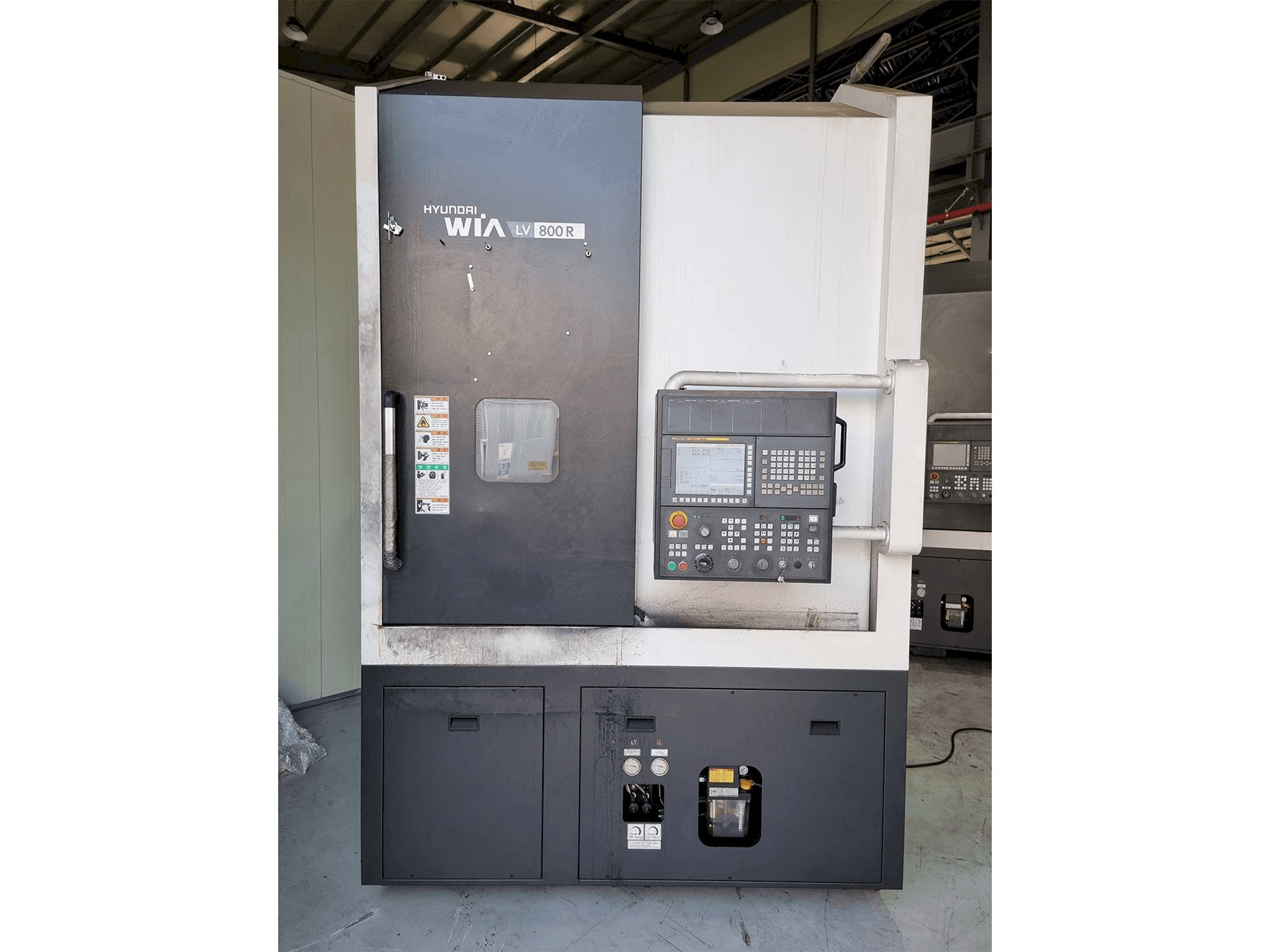 Frontansicht der Hyundai Wia LV800R Maschine