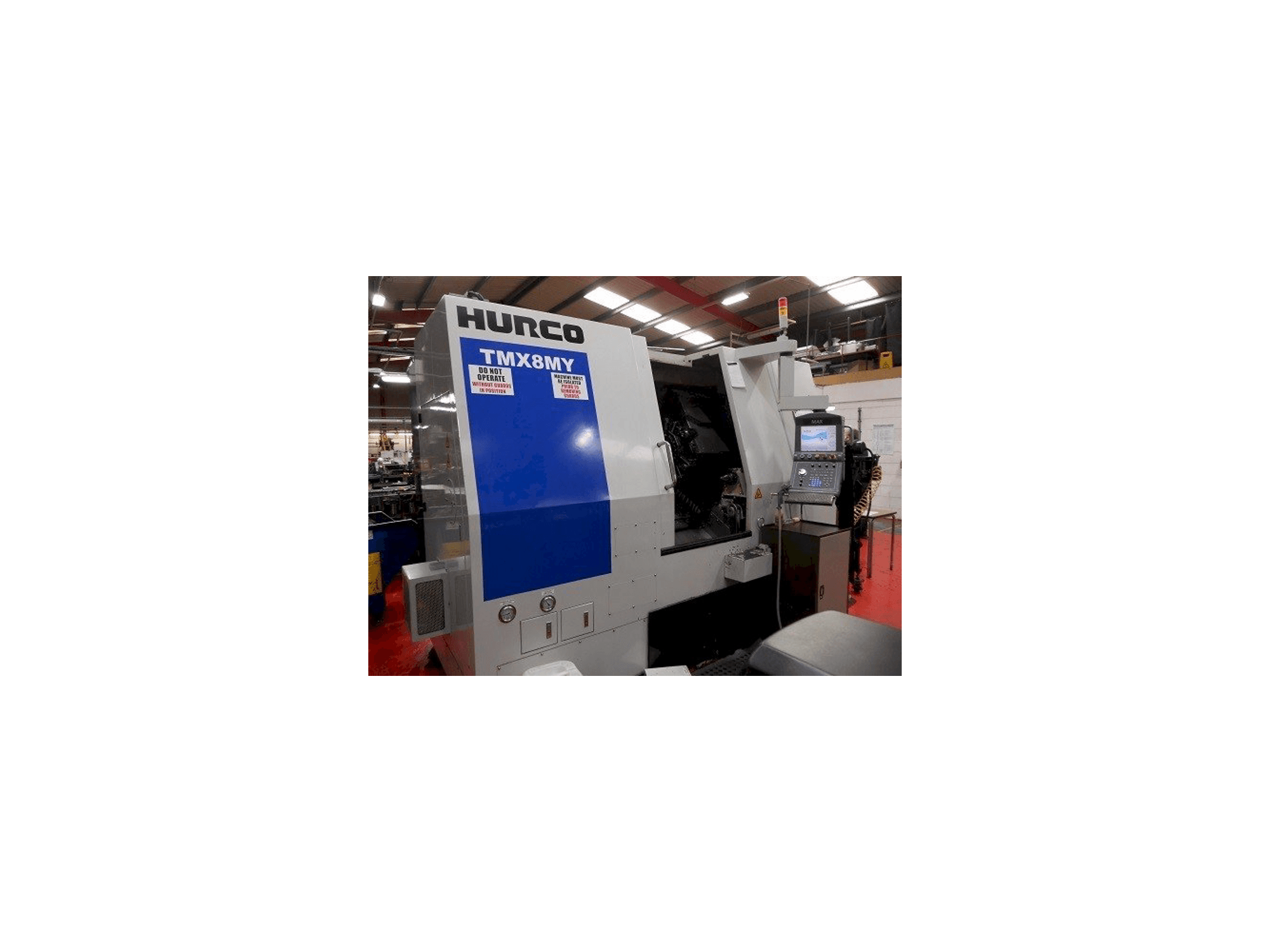 Frontansicht der Hurco TMX 8MY Maschine