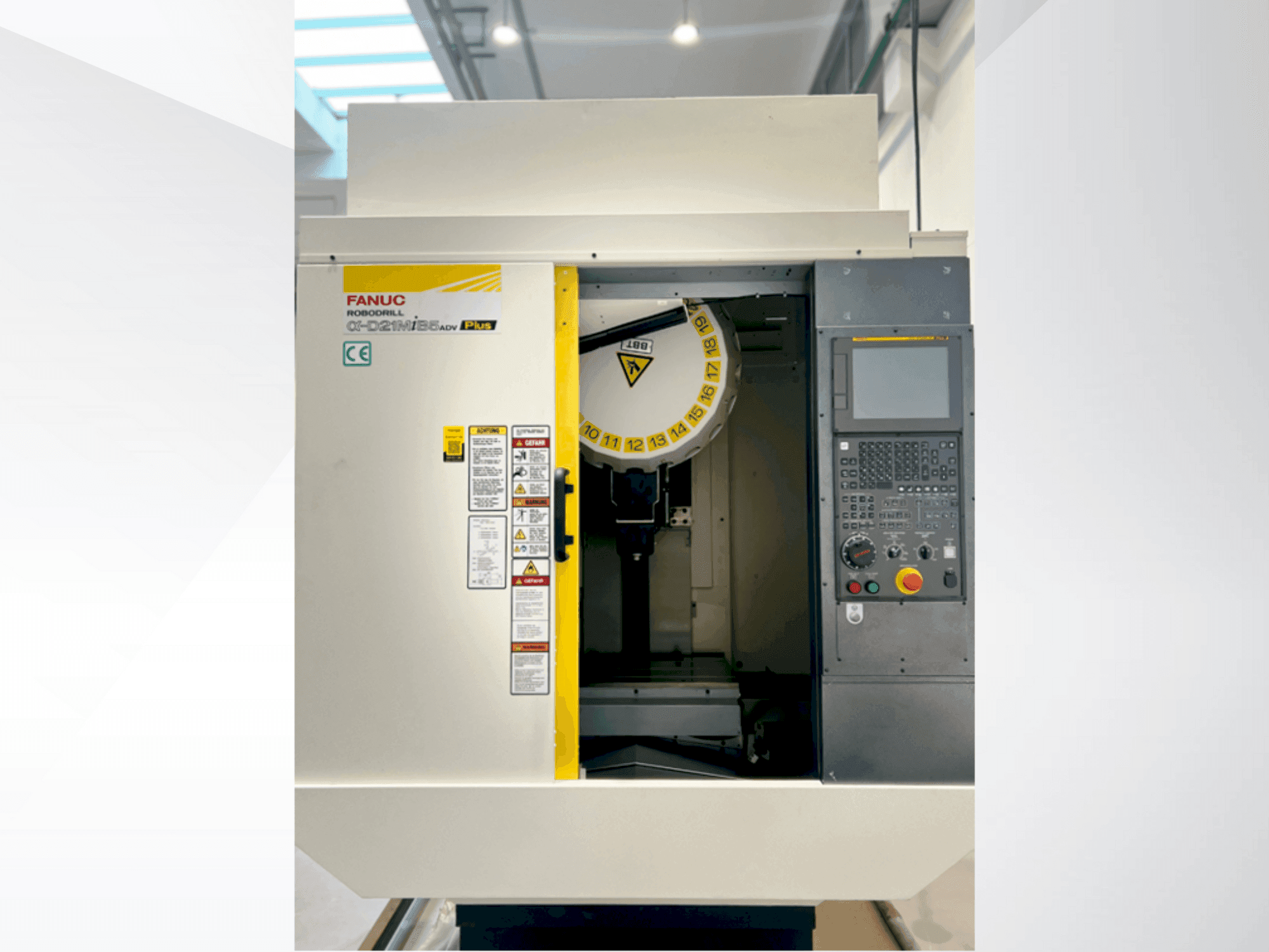 Frontansicht der FANUC α-D21MiB5ADV Plus Maschine