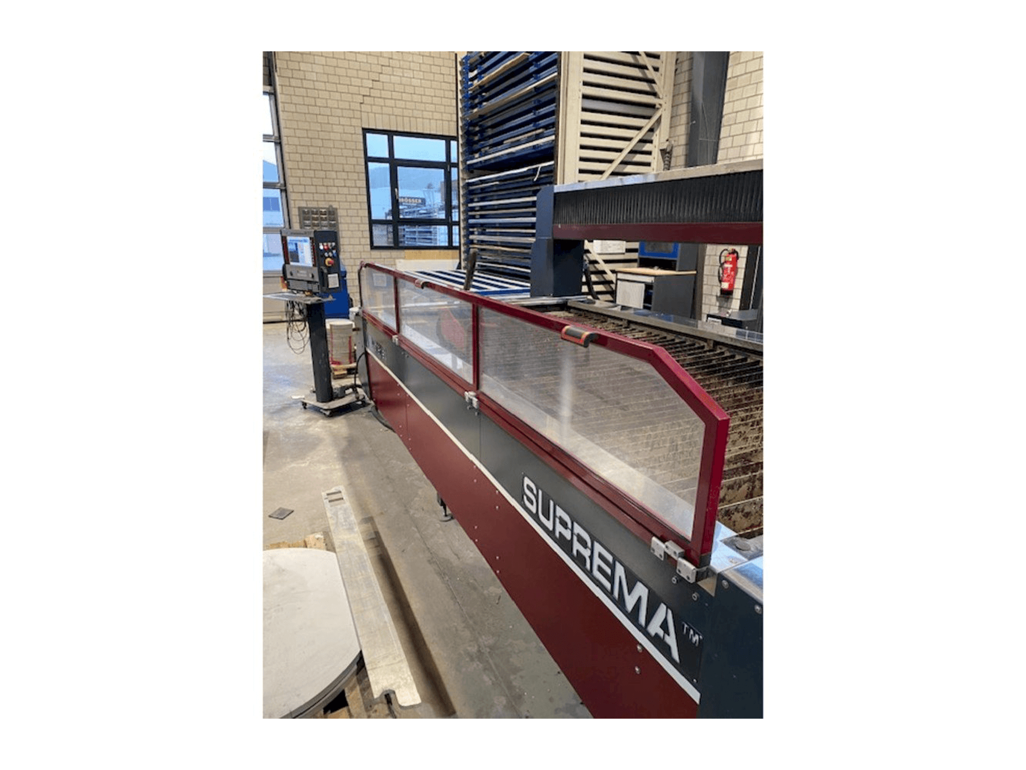 Frontansicht der Waterjet Italy Suprem Maschine