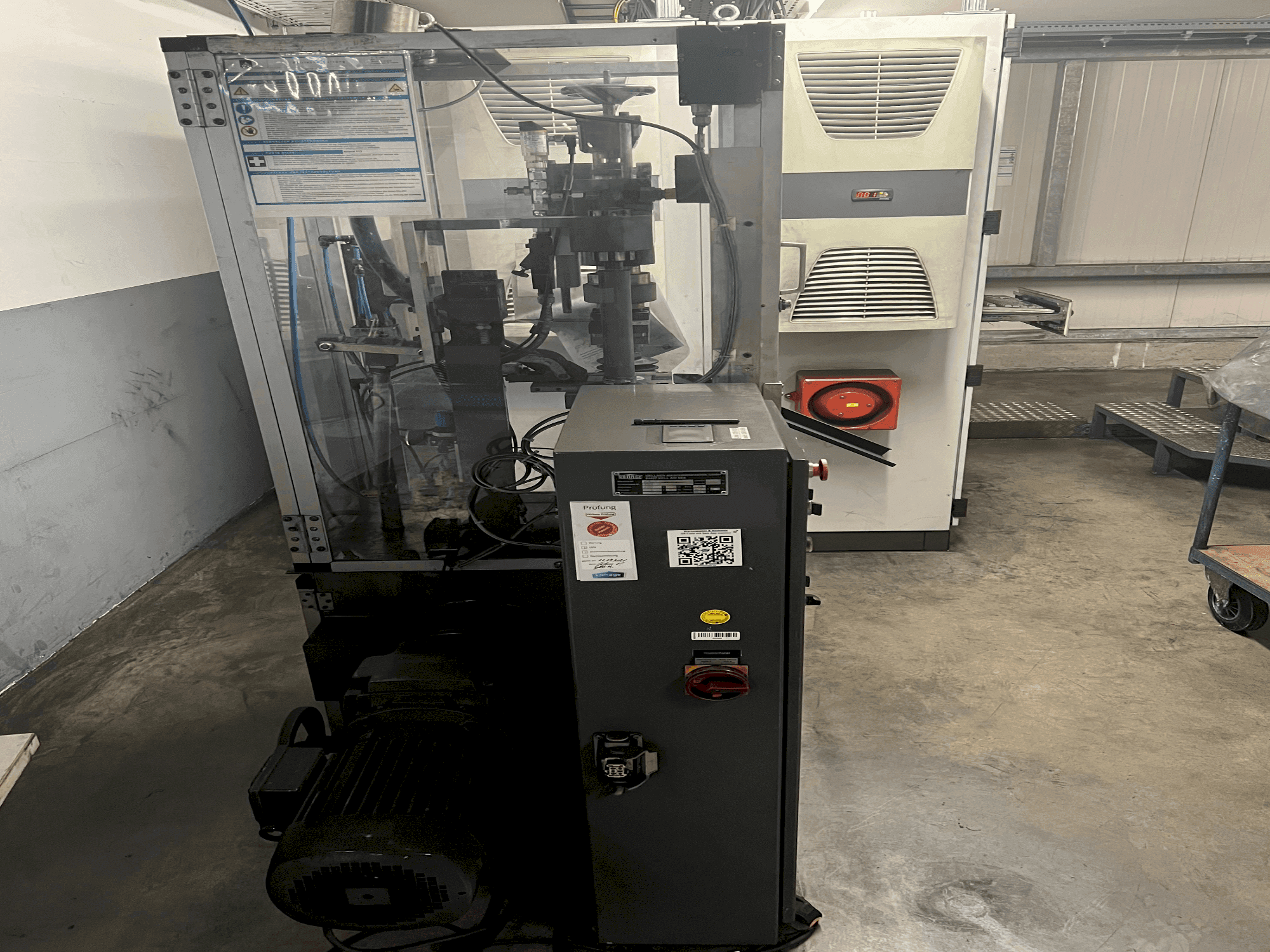Frontansicht der KOMAGE K 6 Mechanical Powder Press Maschine