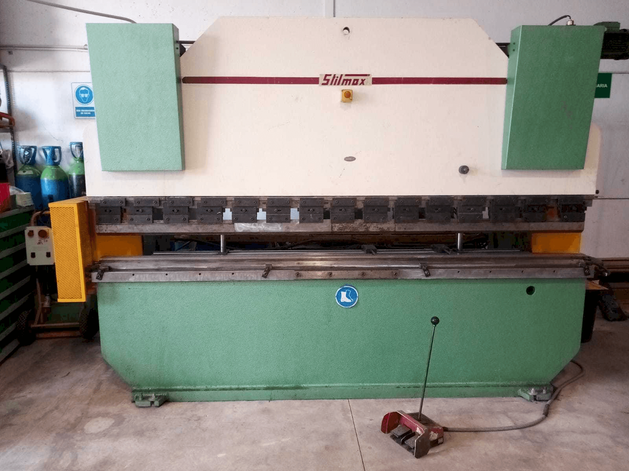 Frontansicht der STILMAX 3100 Maschine