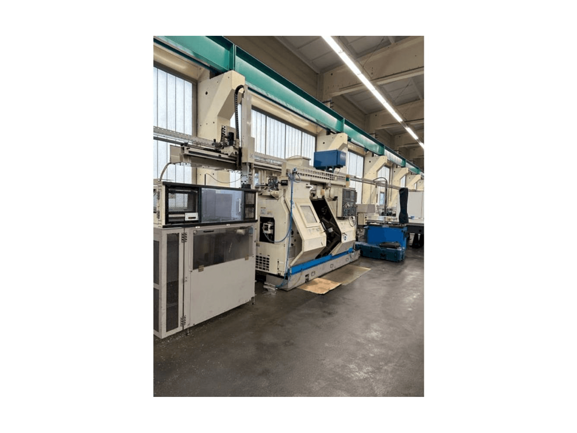 Frontansicht der Okuma LT10 Maschine