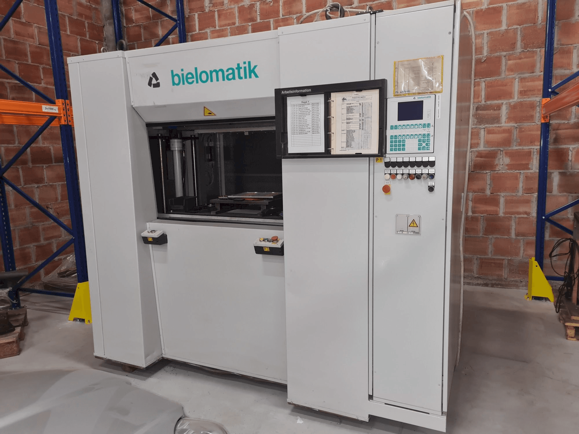 Frontansicht der bielomatik K3215 Maschine