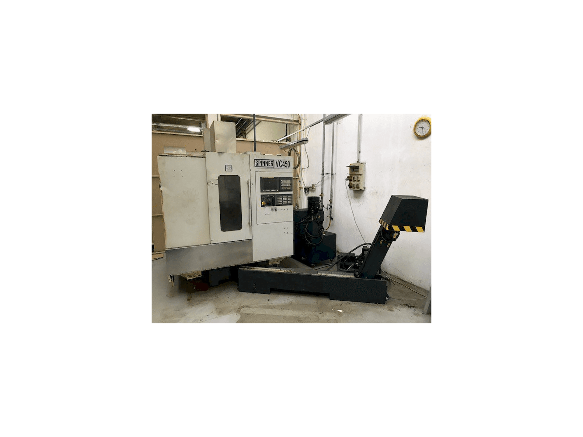 Frontansicht der SPINNER VC 450 Maschine