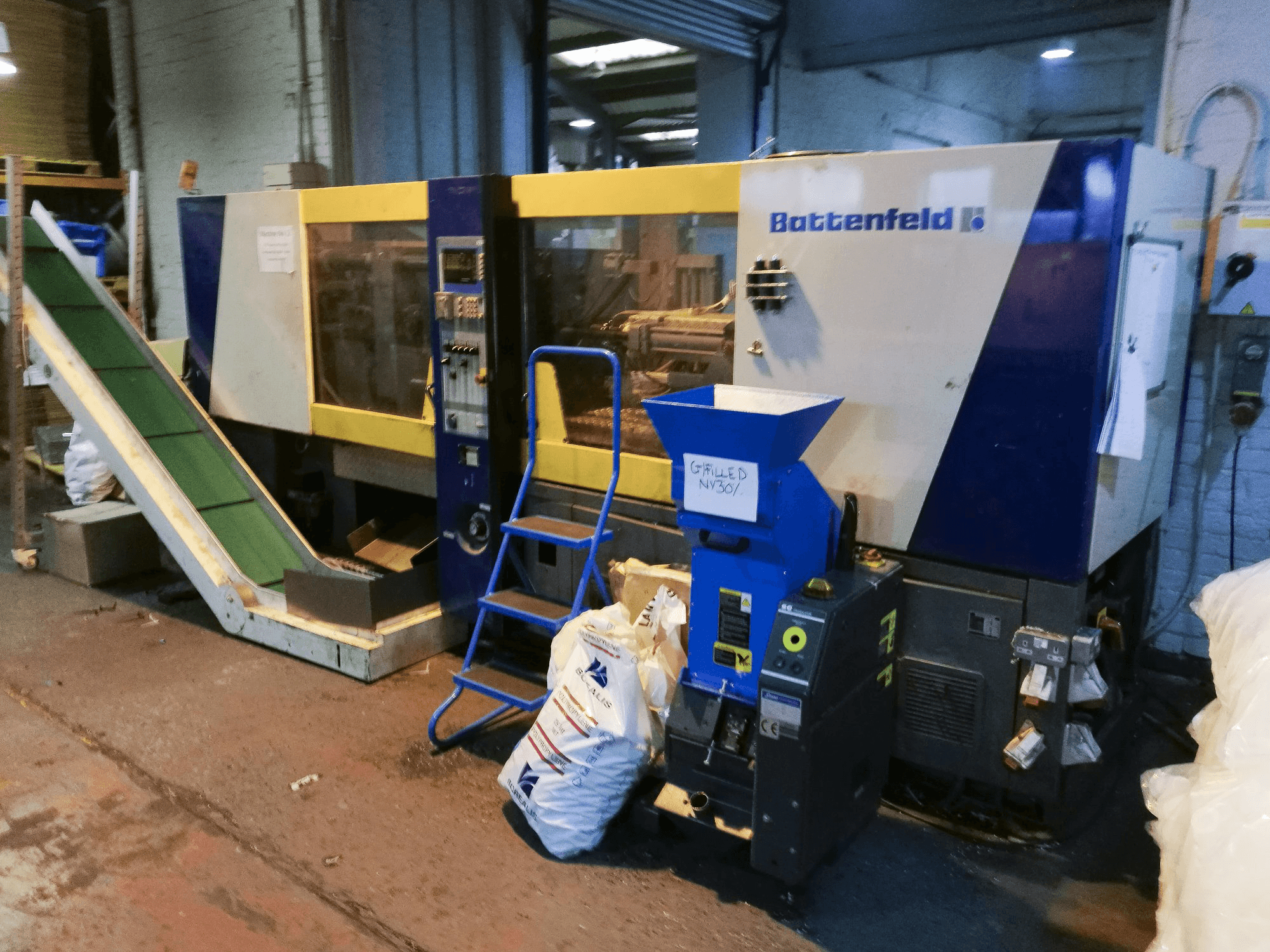 Rechte Ansicht der Battenfeld BK-T 1300/630 Maschine