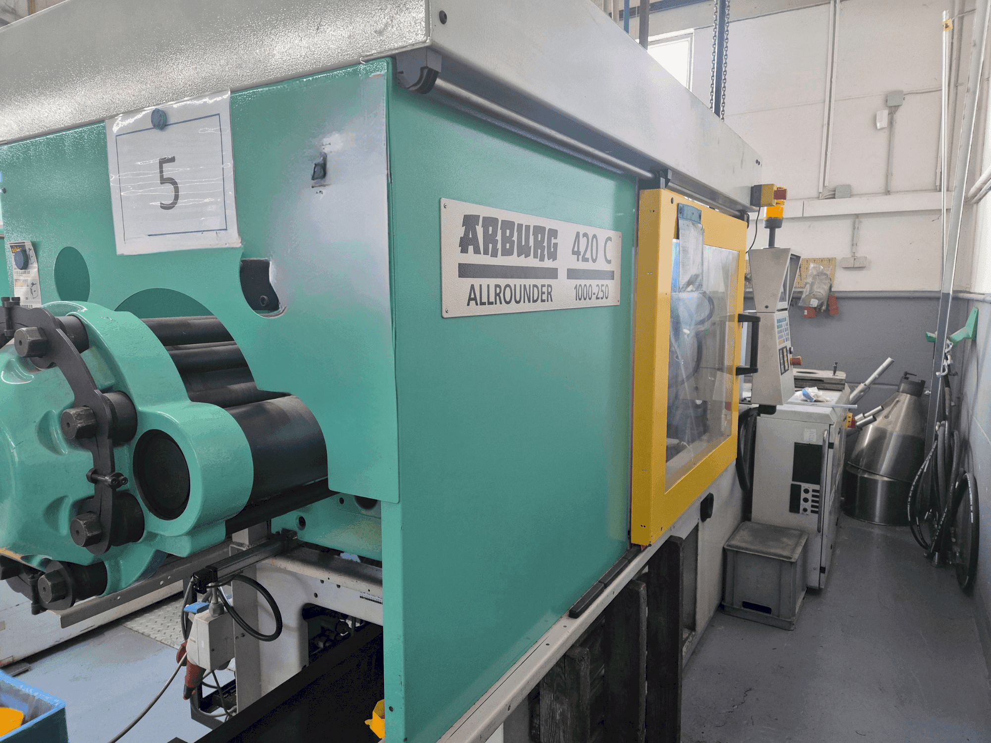 Frontansicht der Arburg Allrounder 420 C 1000-250 Maschine