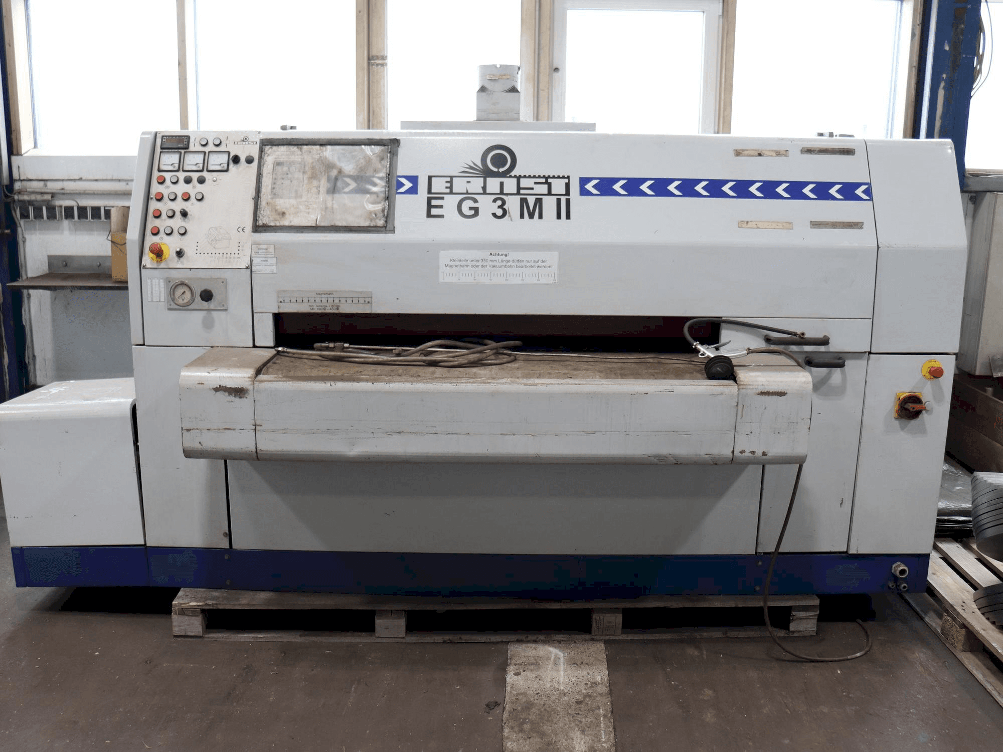 Frontansicht der ERNST EG3M II Maschine