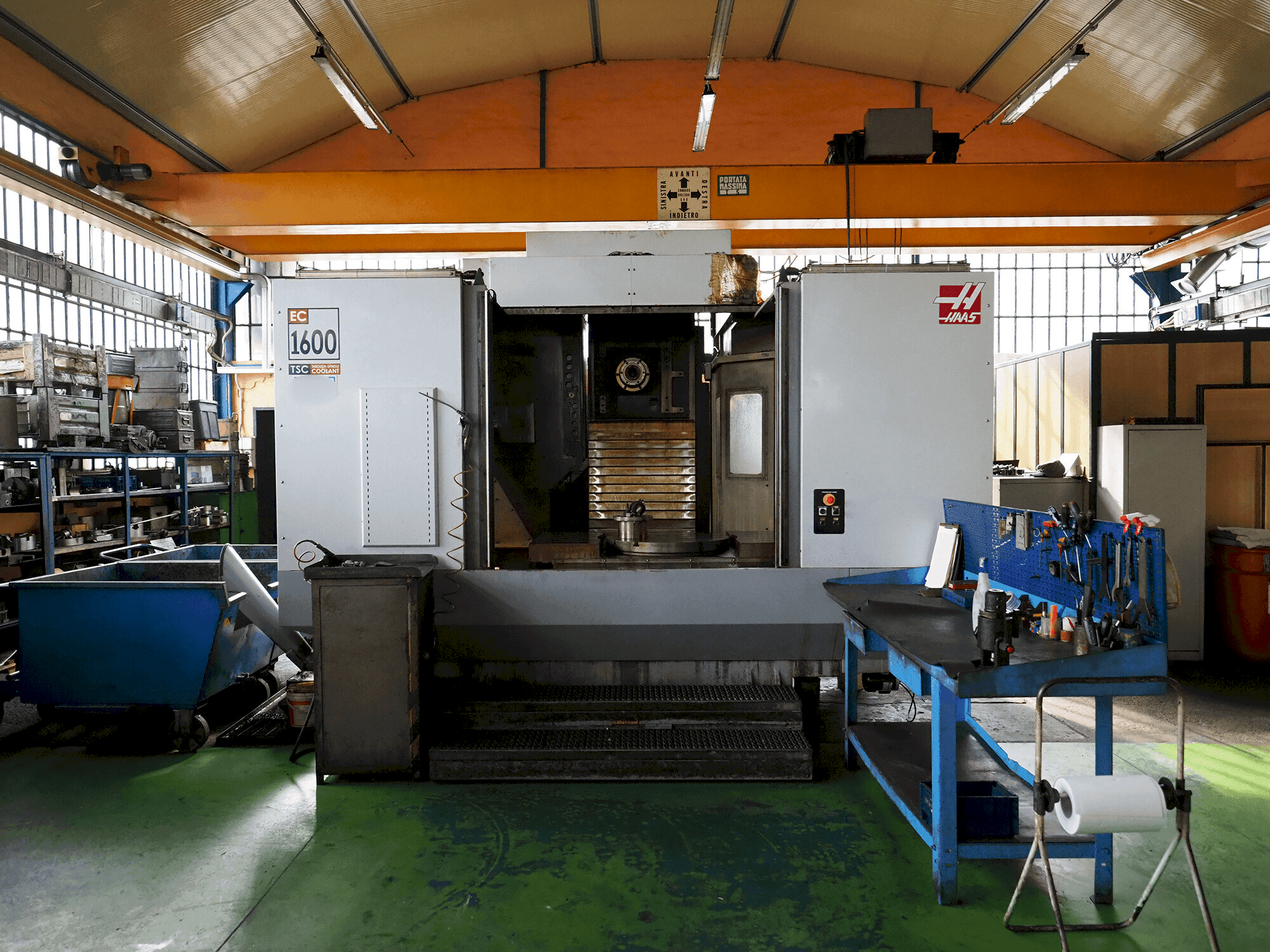 Frontansicht der HAAS EX 1600 4X Maschine