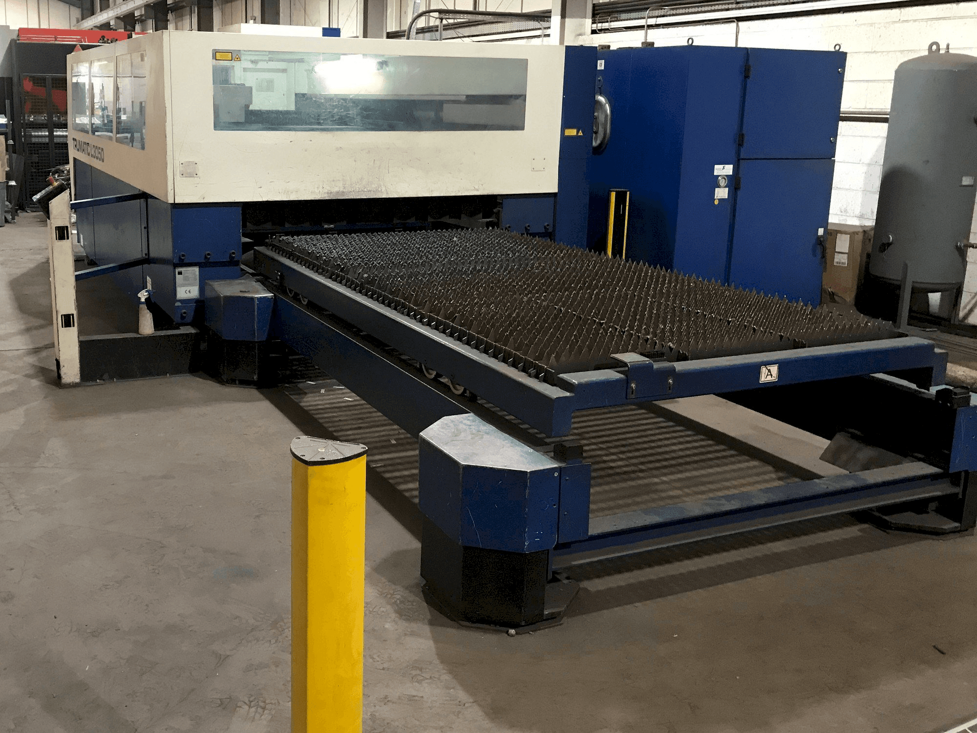 Frontansicht der Trumpf Trumatic L3050 Maschine