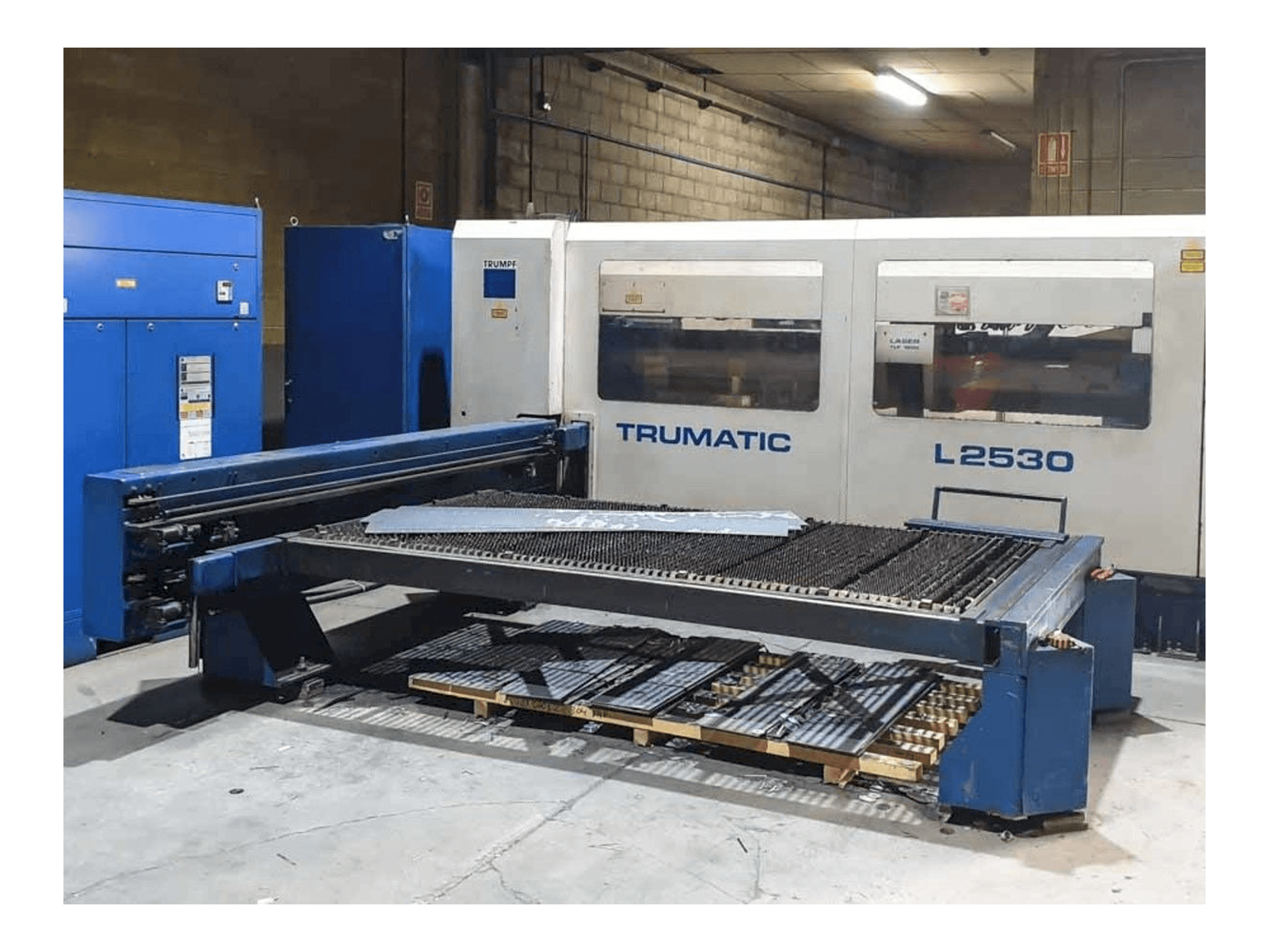 Frontansicht der Trumpf Trumatic L2530 Maschine