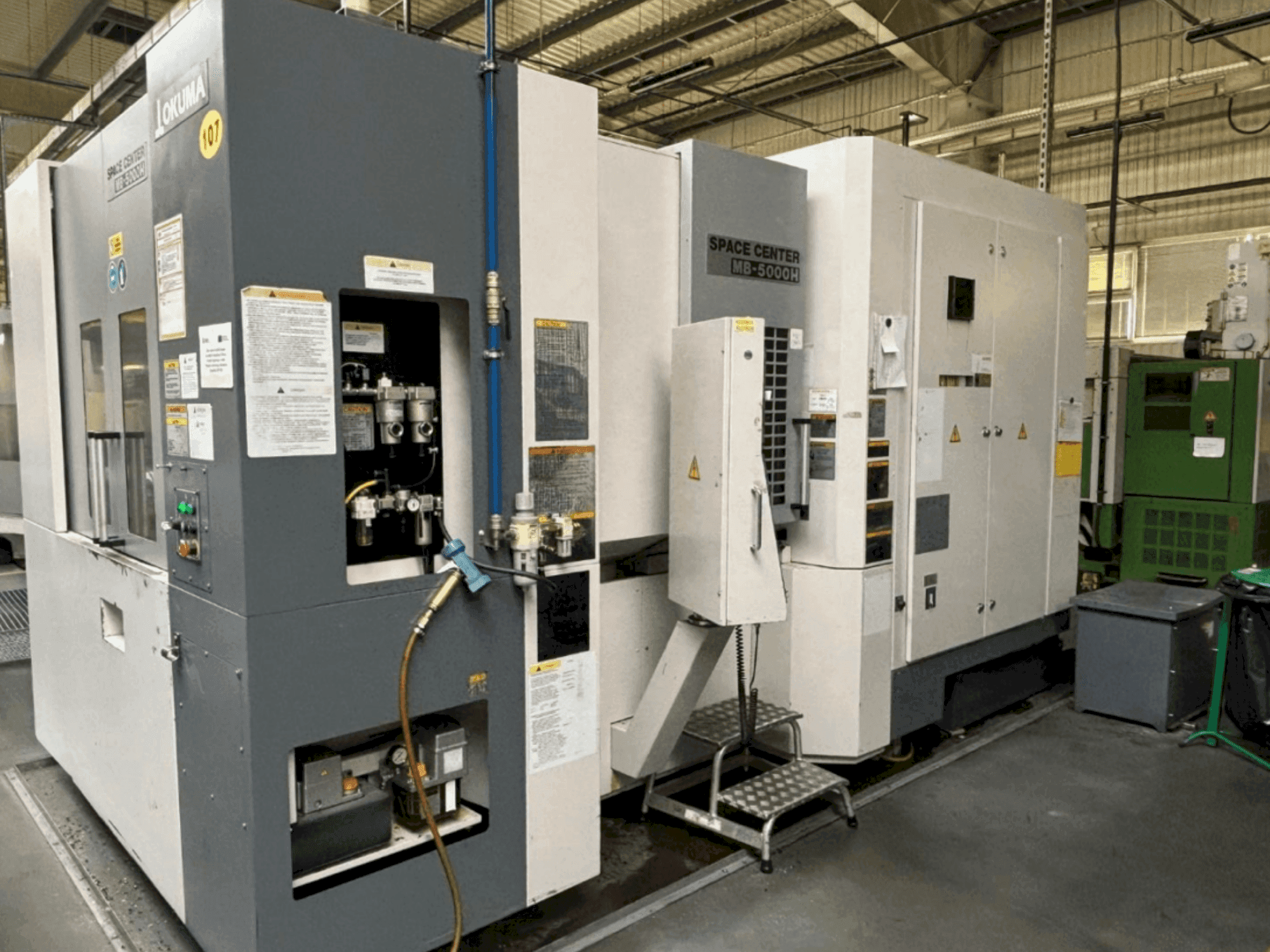 Frontansicht der Okuma MB 5000H Maschine