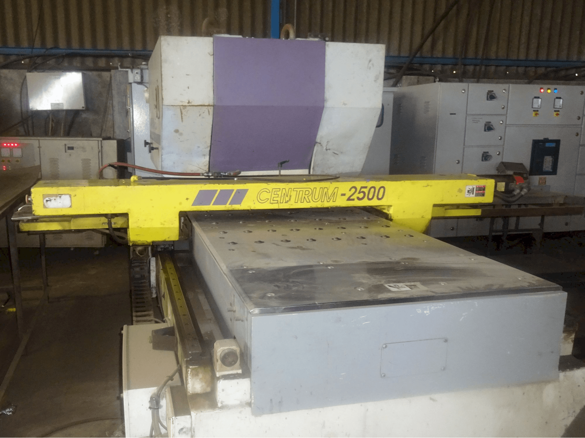 Frontansicht der Murata Wiedemann C-2500 Maschine