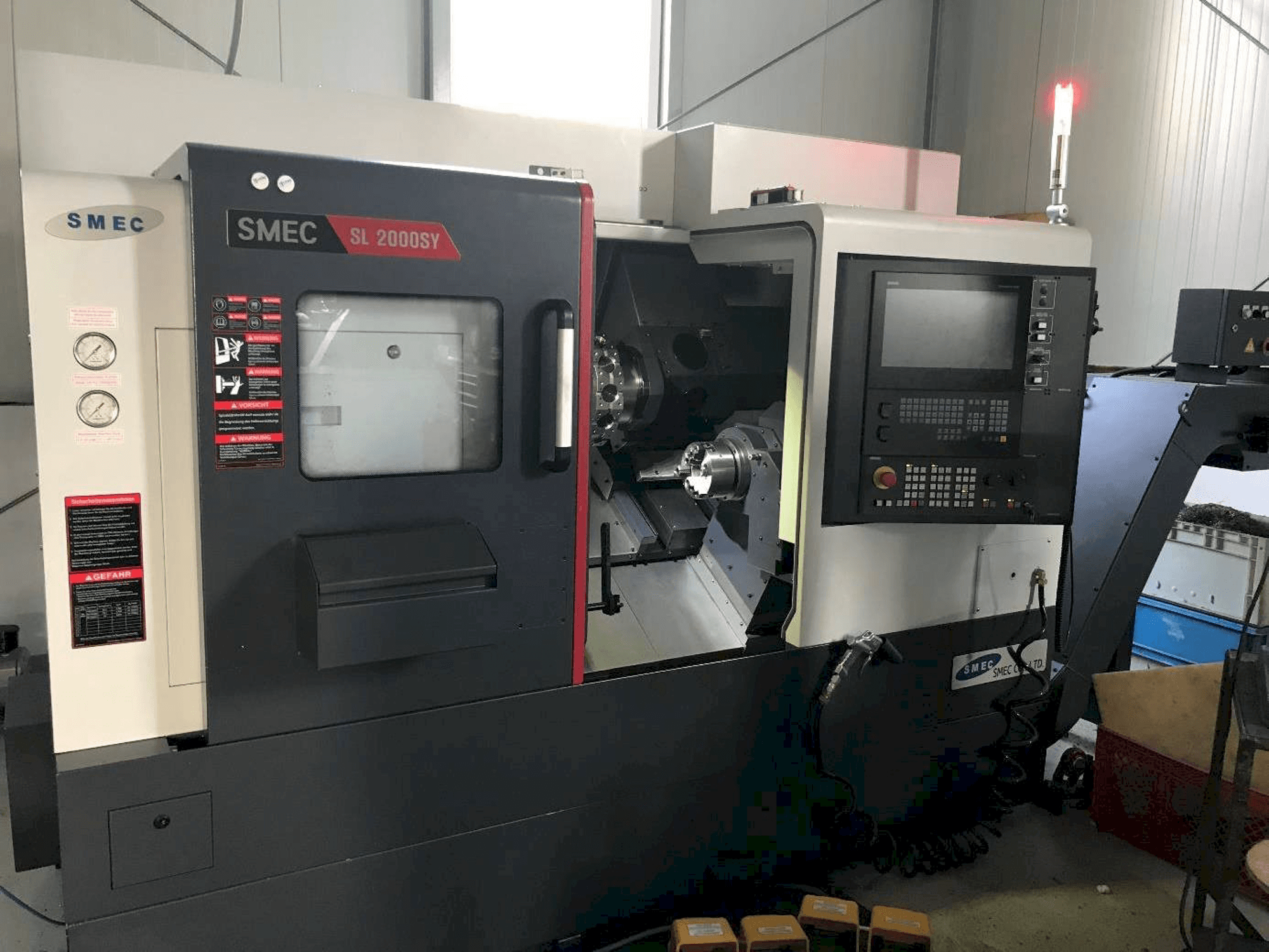 Frontansicht der SMEC SL2000 Maschine
