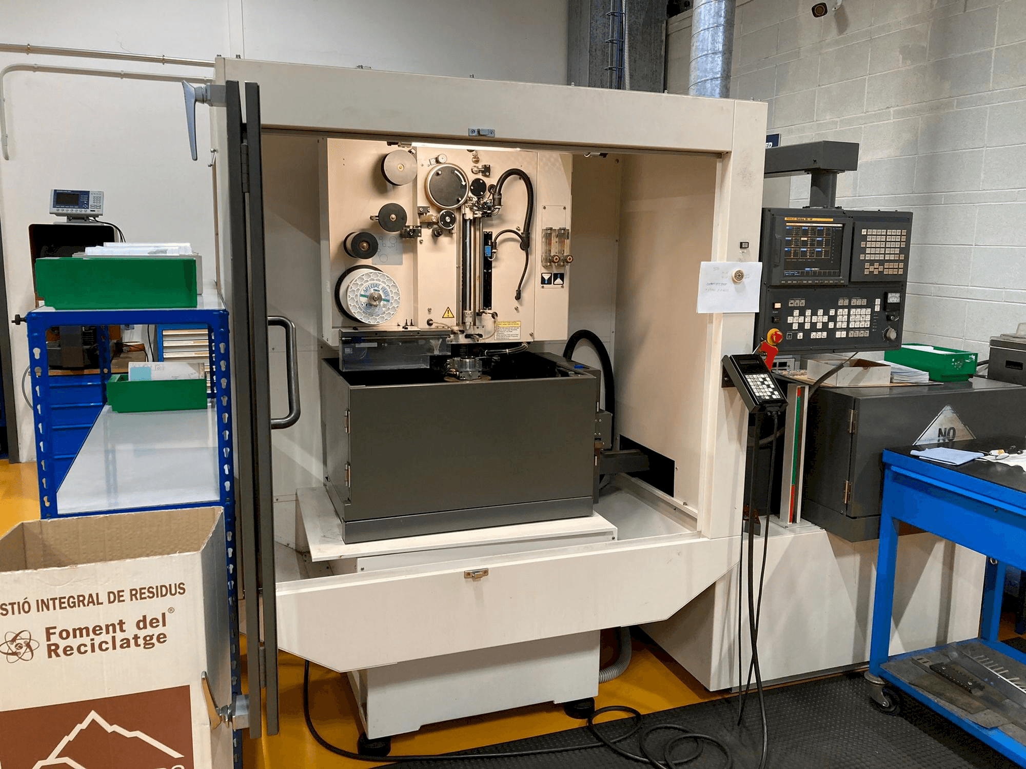 Frontansicht der FANUC Robocut Alpha-0iA Maschine