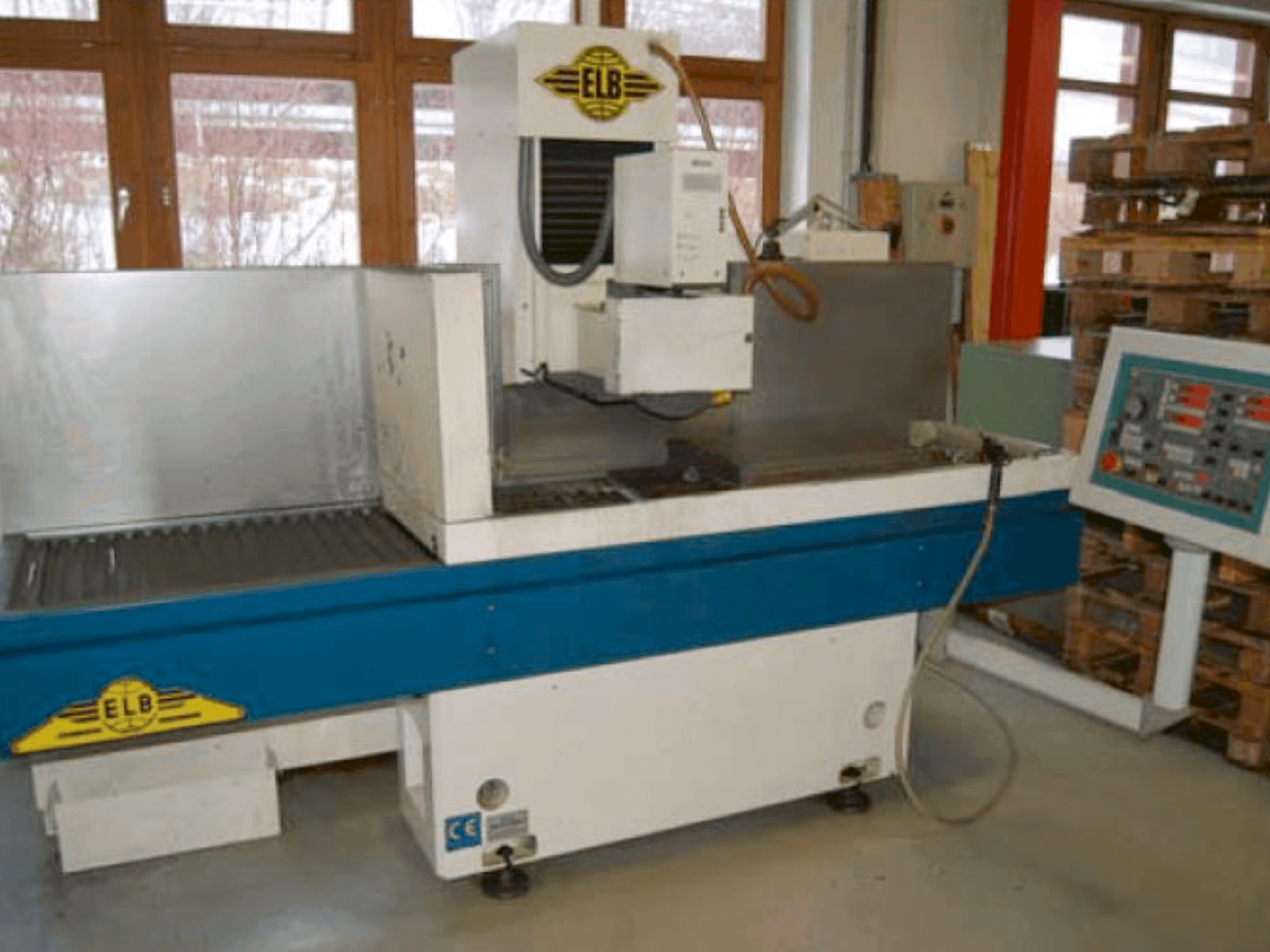 Frontansicht der ELB Perfekt 6 SPS Maschine