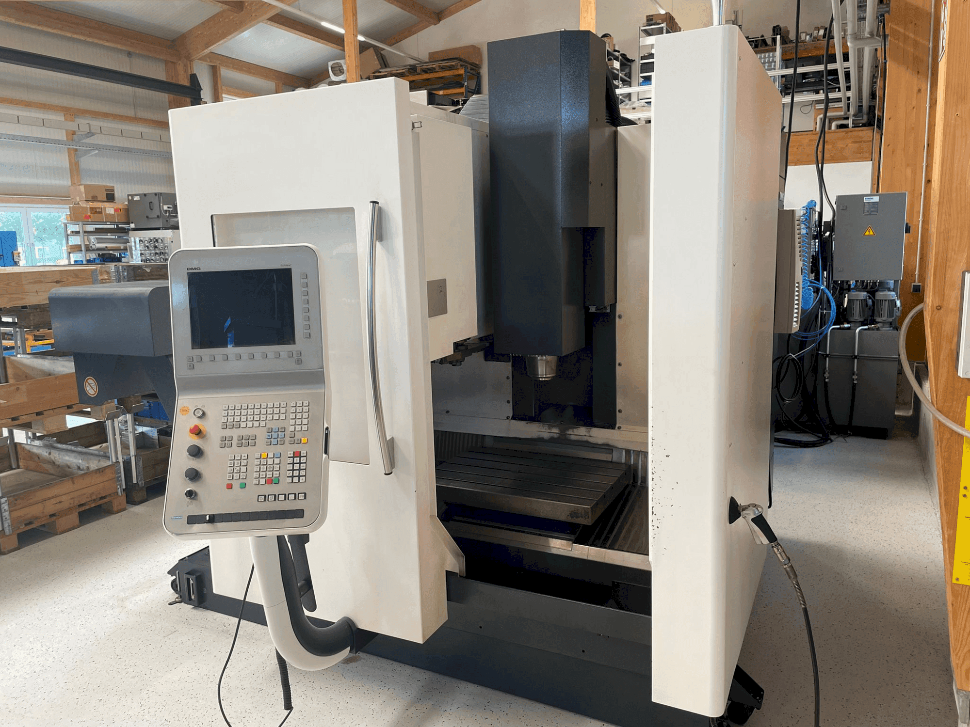 Frontansicht der DMG DMC 635 V eco Maschine