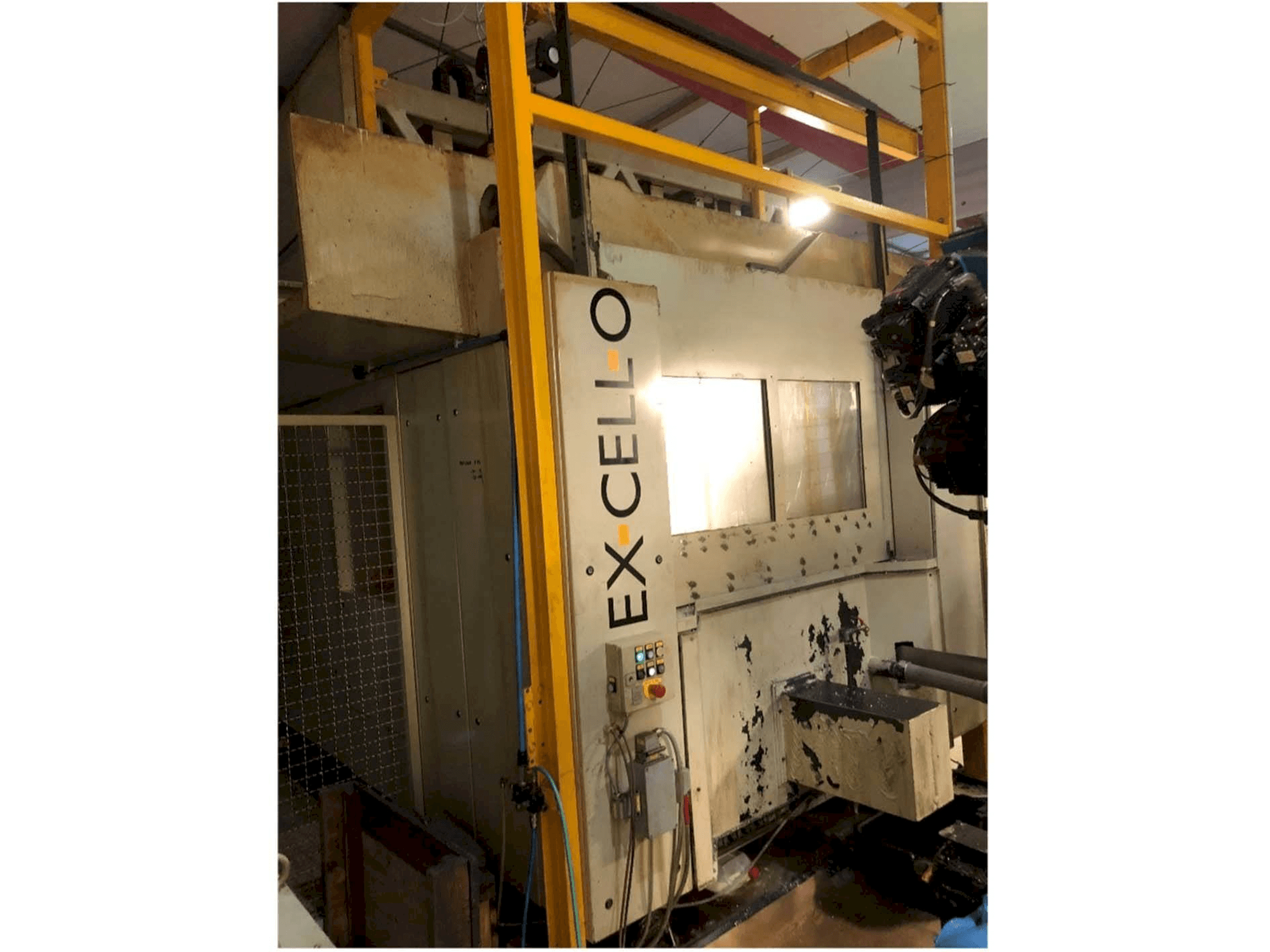 Frontansicht der EXCELLO XHC 242 Maschine