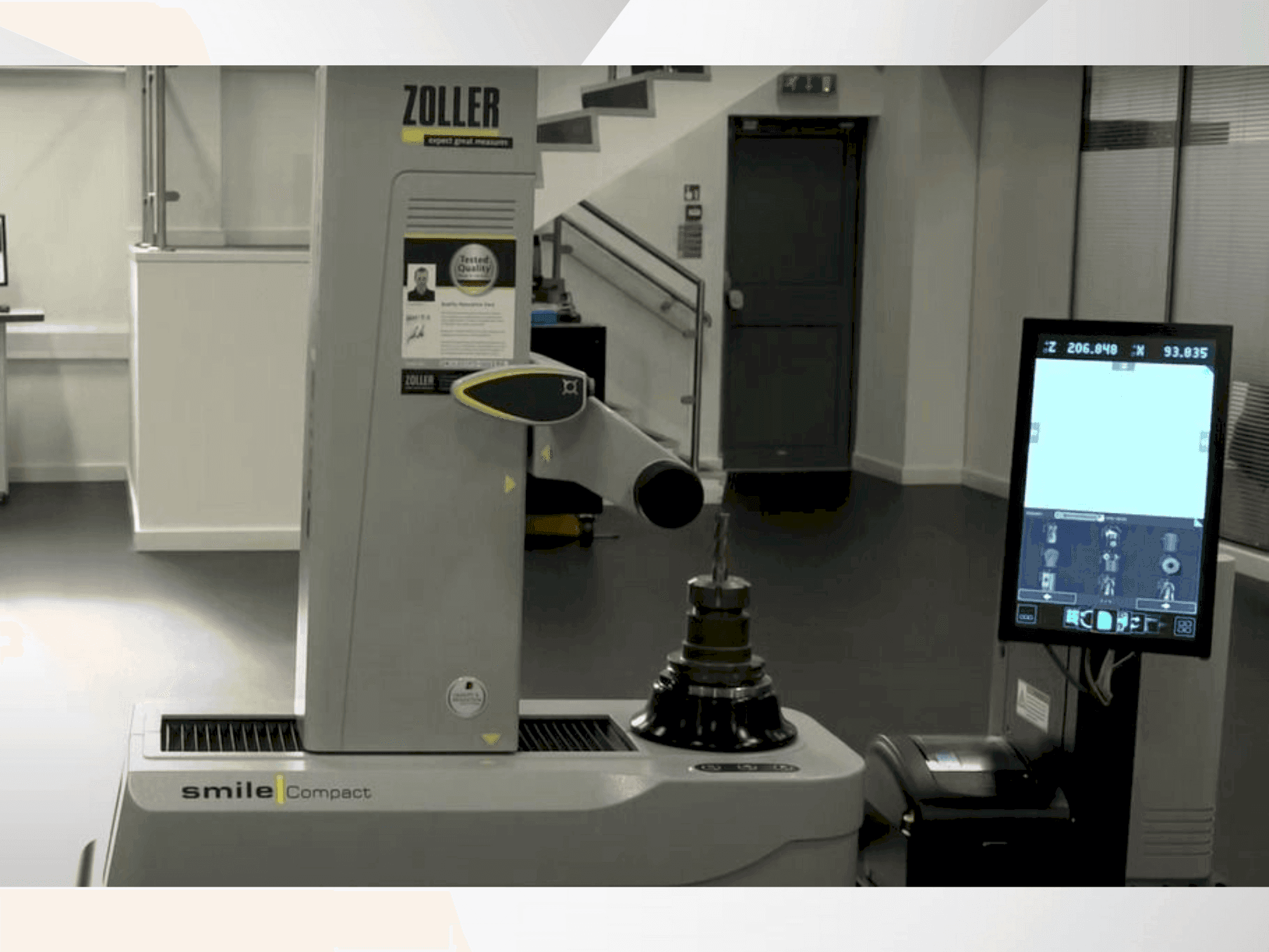 Frontansicht der Zoller Smile Pilot 4.0 Maschine