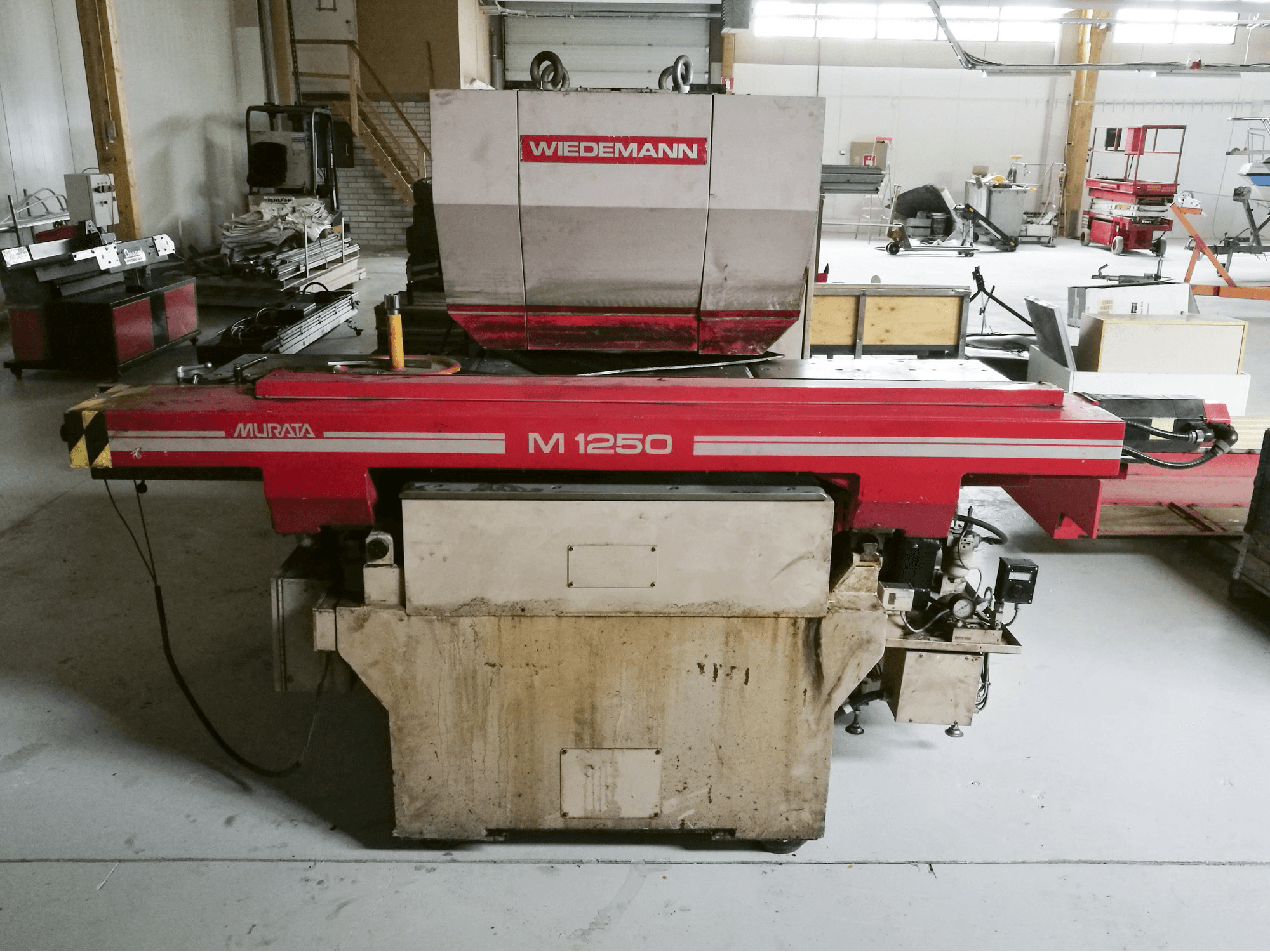 Frontansicht der Murata Wiedemann M-1250 Maschine