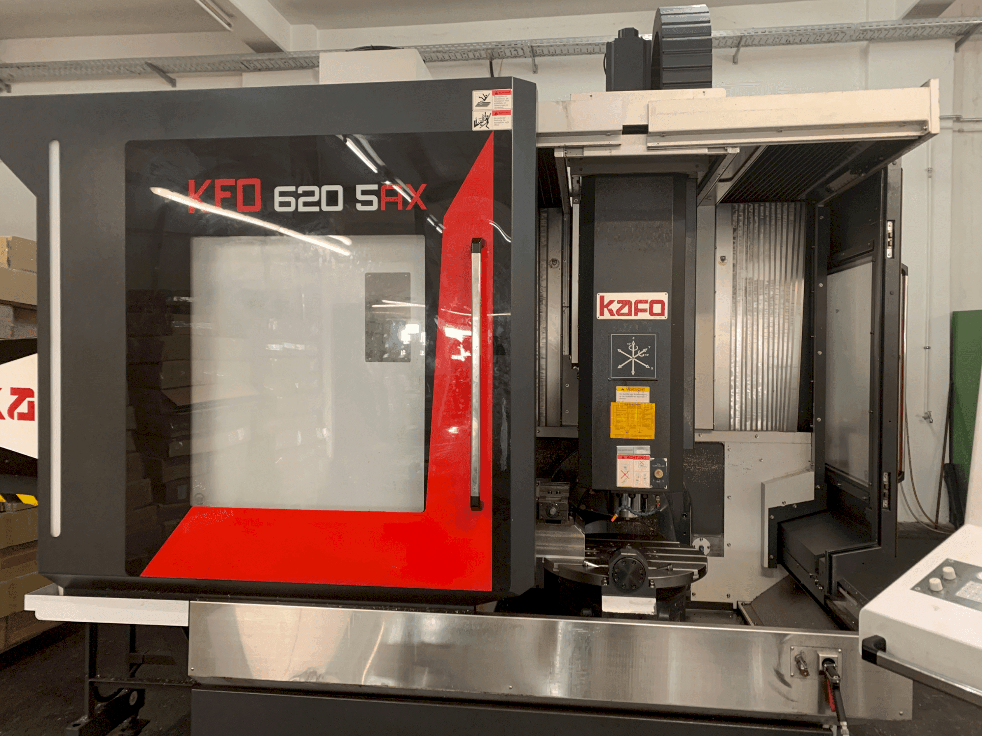 Frontansicht der KAFO KFO 620 5AX Maschine
