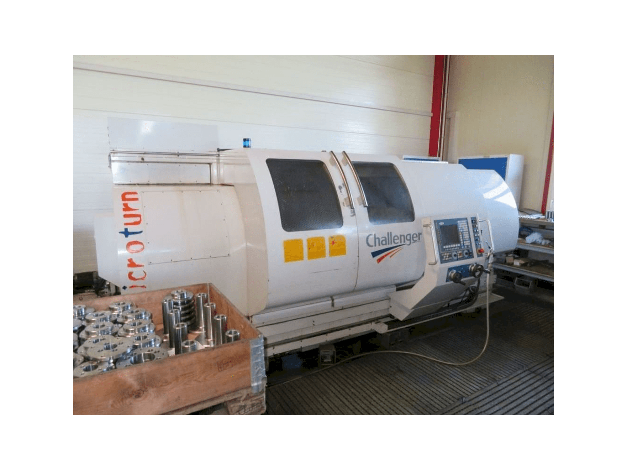 Frontansicht der Challenger Microturn BNC 2680 Maschine