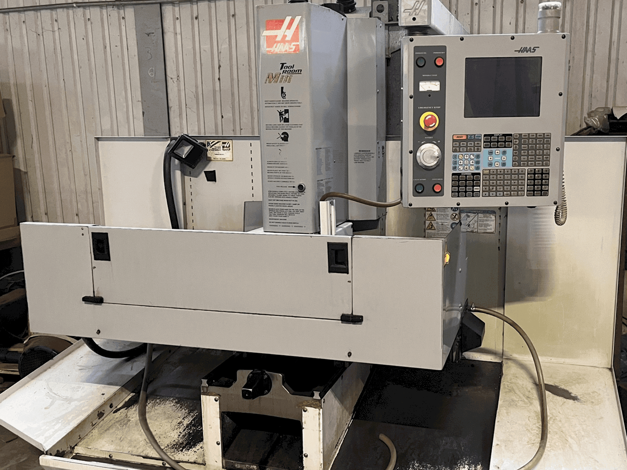 Frontansicht der HAAS TM-2HE Maschine