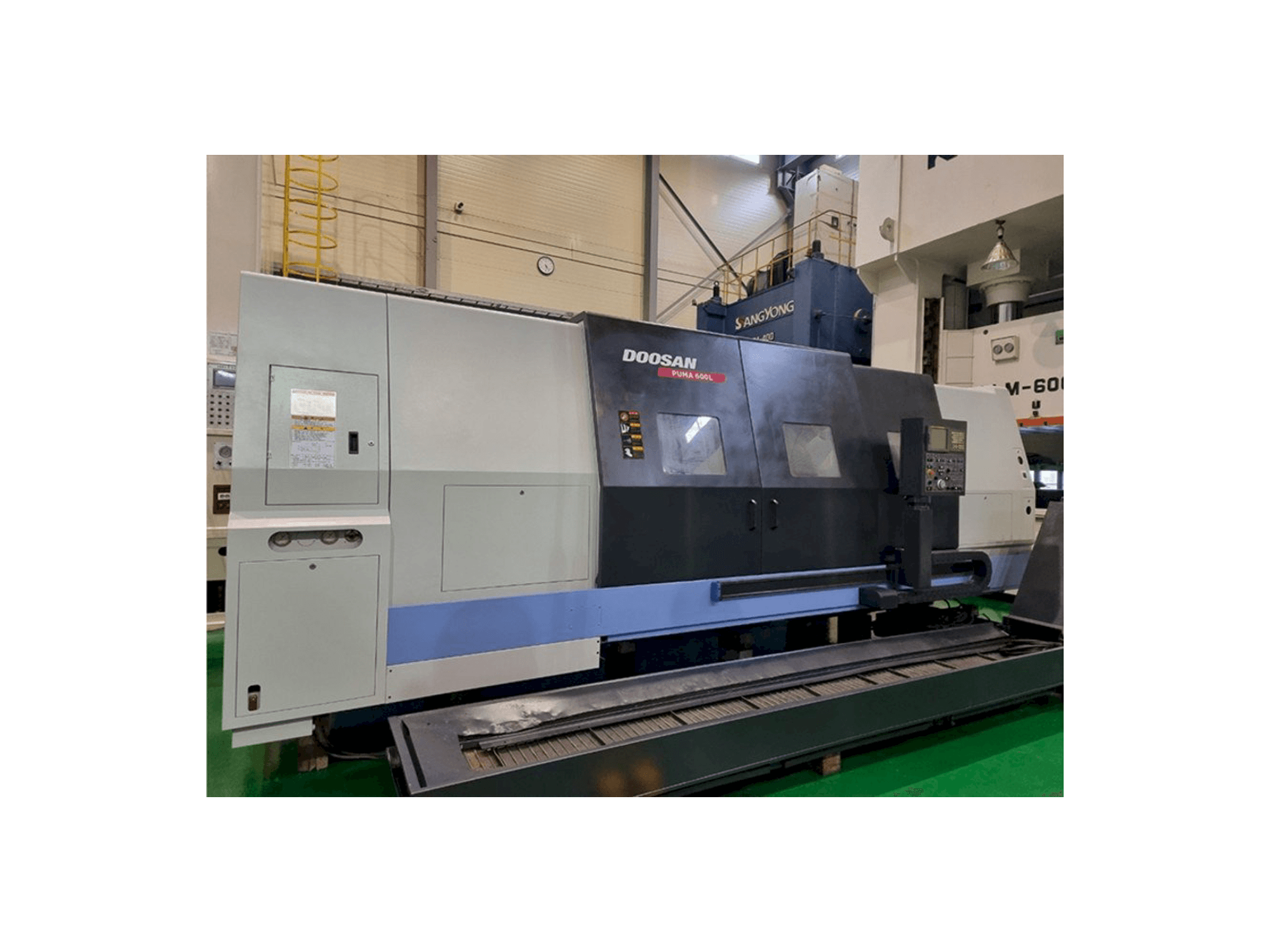 Frontansicht der Doosan Puma 600L Maschine