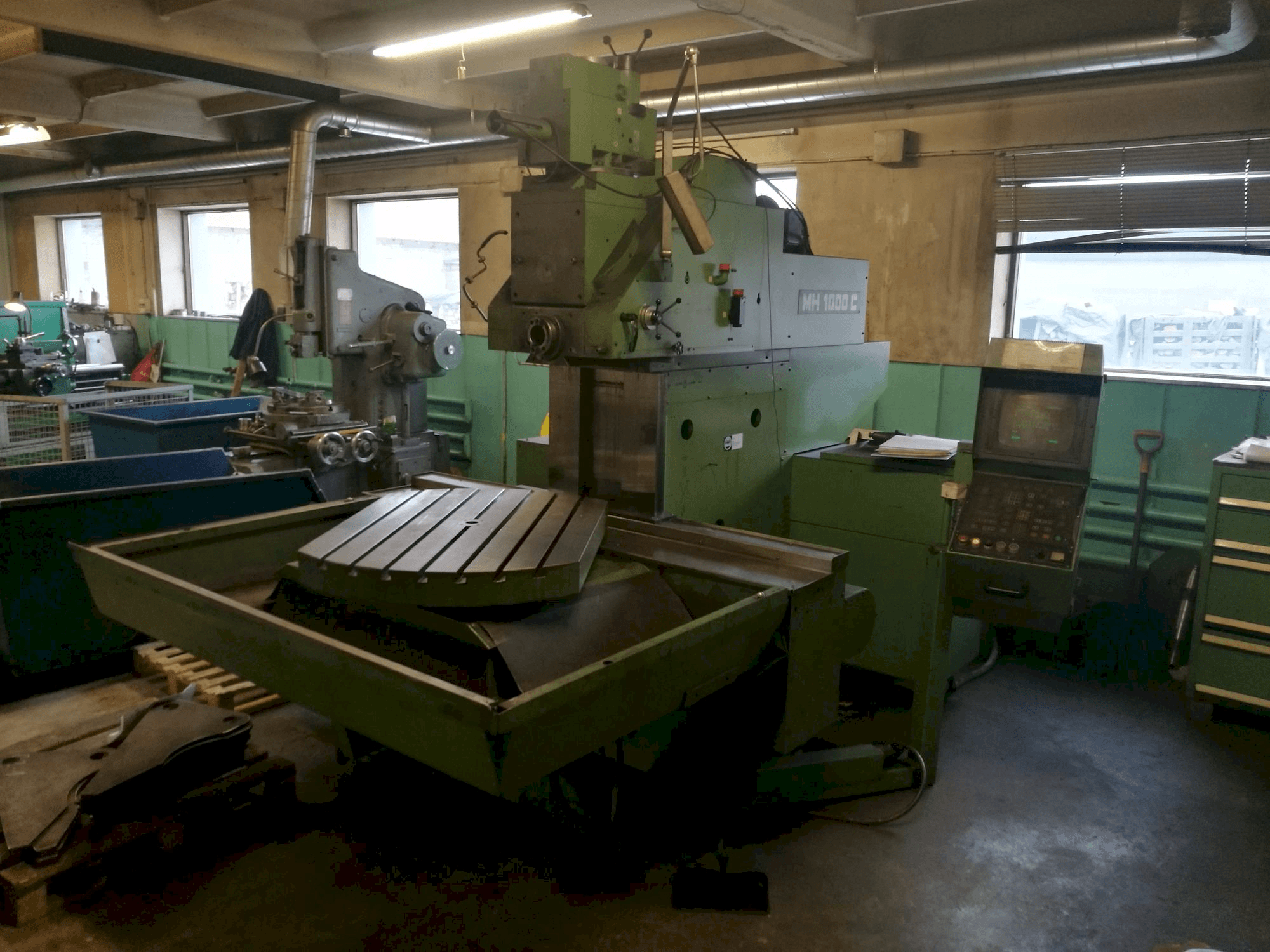 Frontansicht der Maho MH 1000 C Maschine