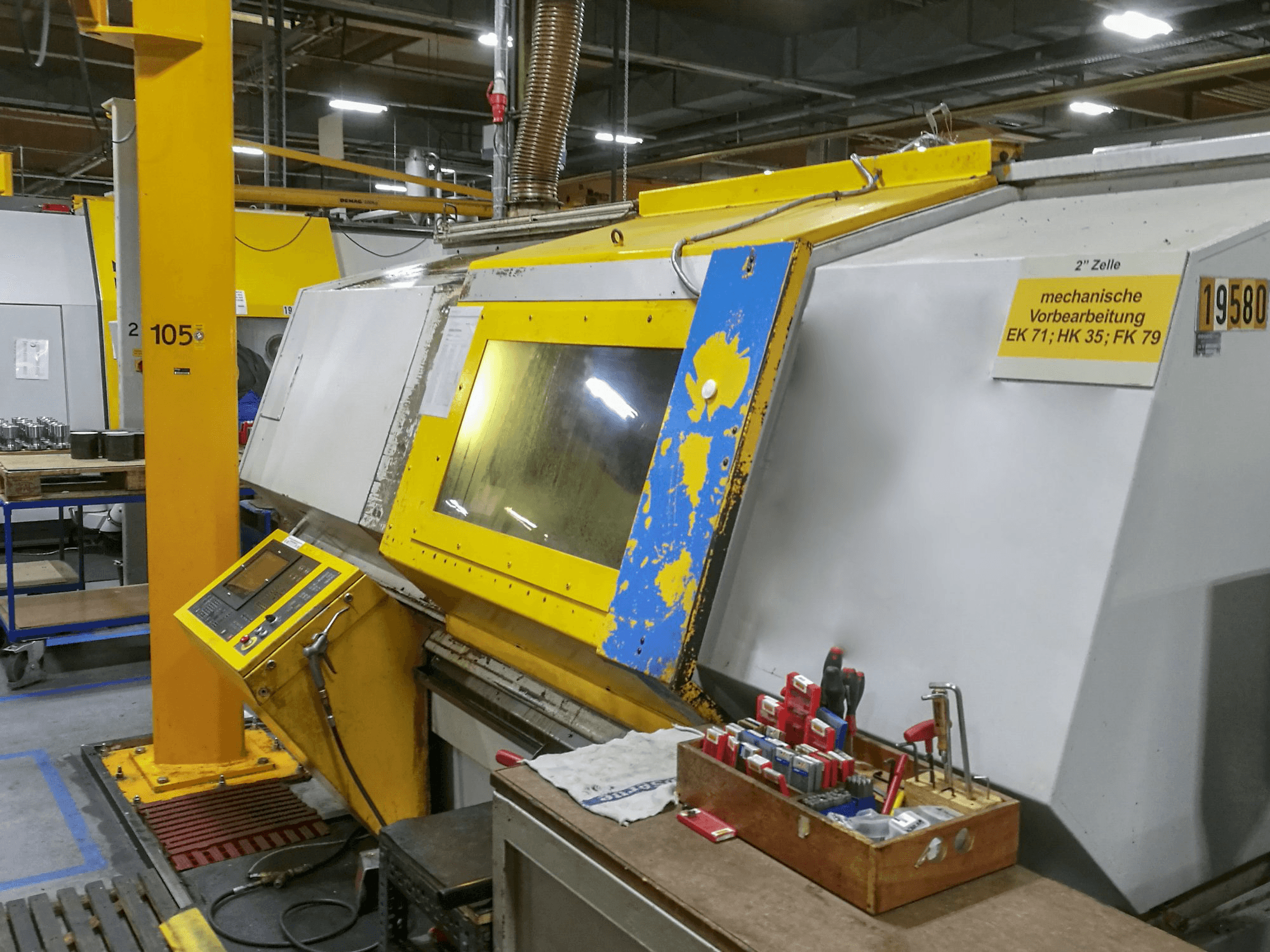 Rechte Ansicht der OERLIKON BOEHRINGER VDF 250 C-F Maschine