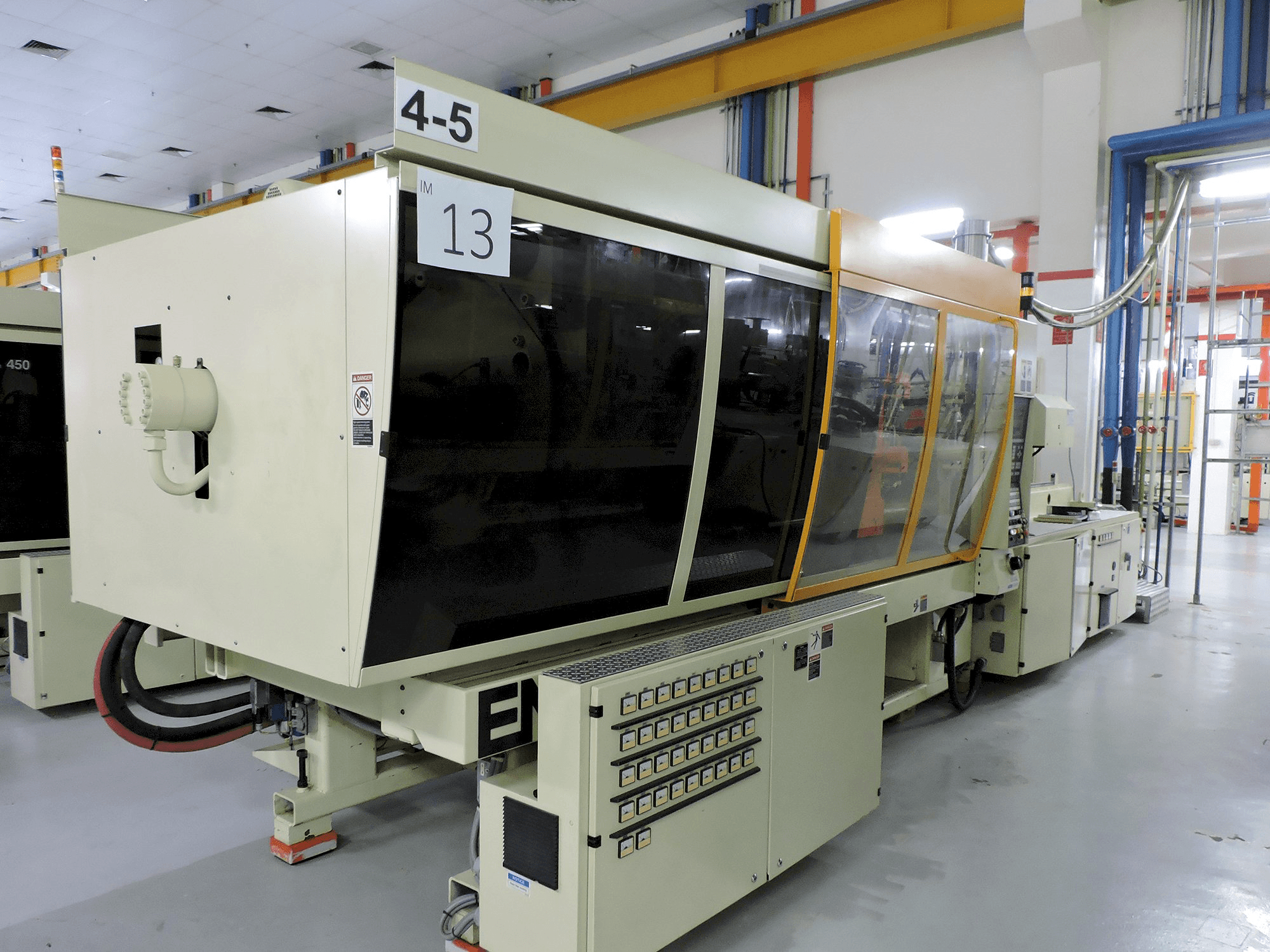 Linke Ansicht der ENGEL TOGGLE 1350/450 Maschine