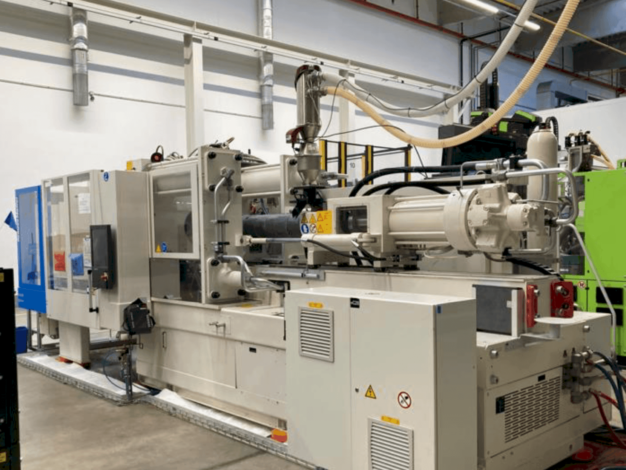 Frontansicht der Krauss Maffei 420-2000 CX Maschine