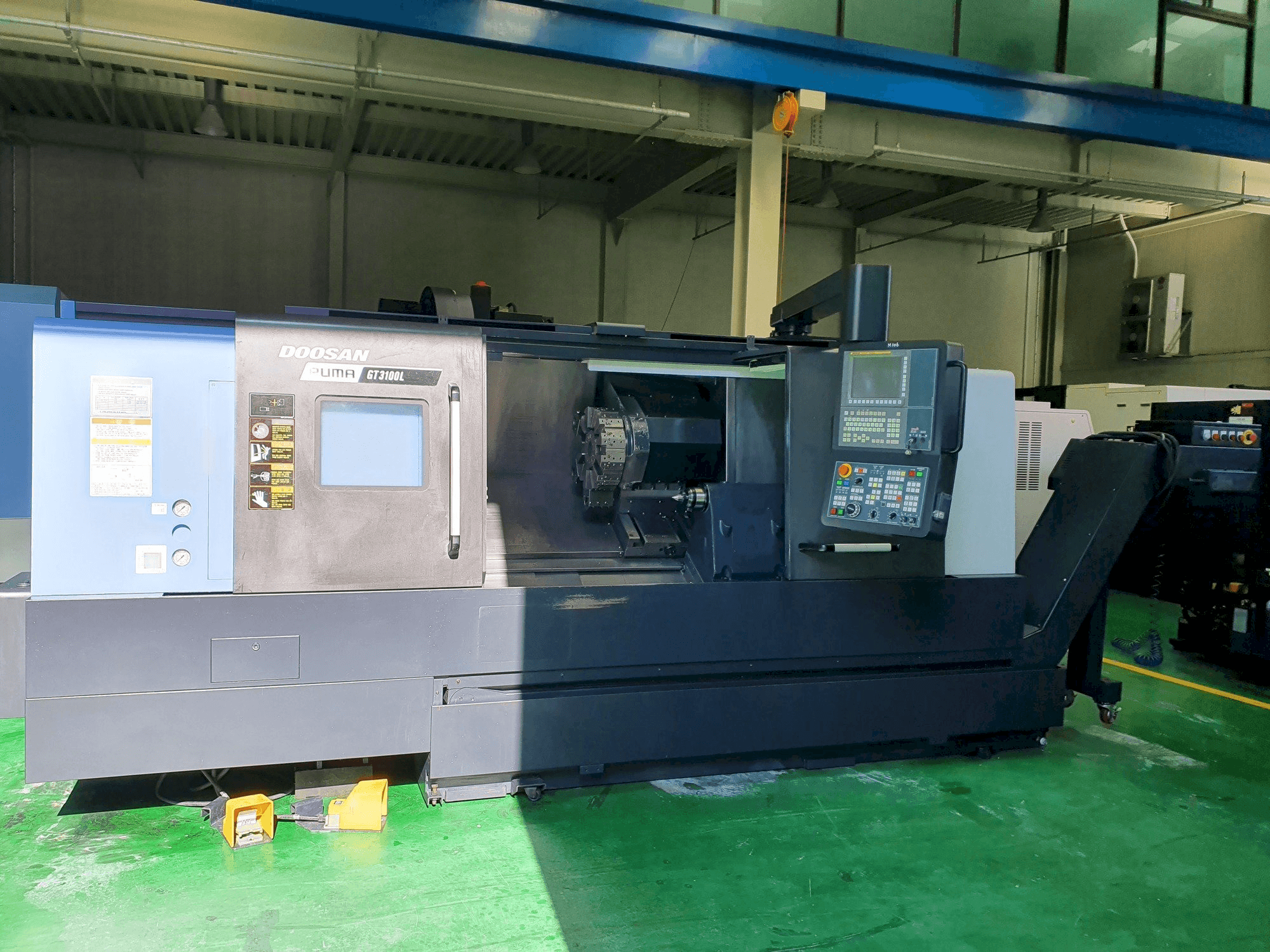 Frontansicht der Doosan PUMA GT3100L Maschine