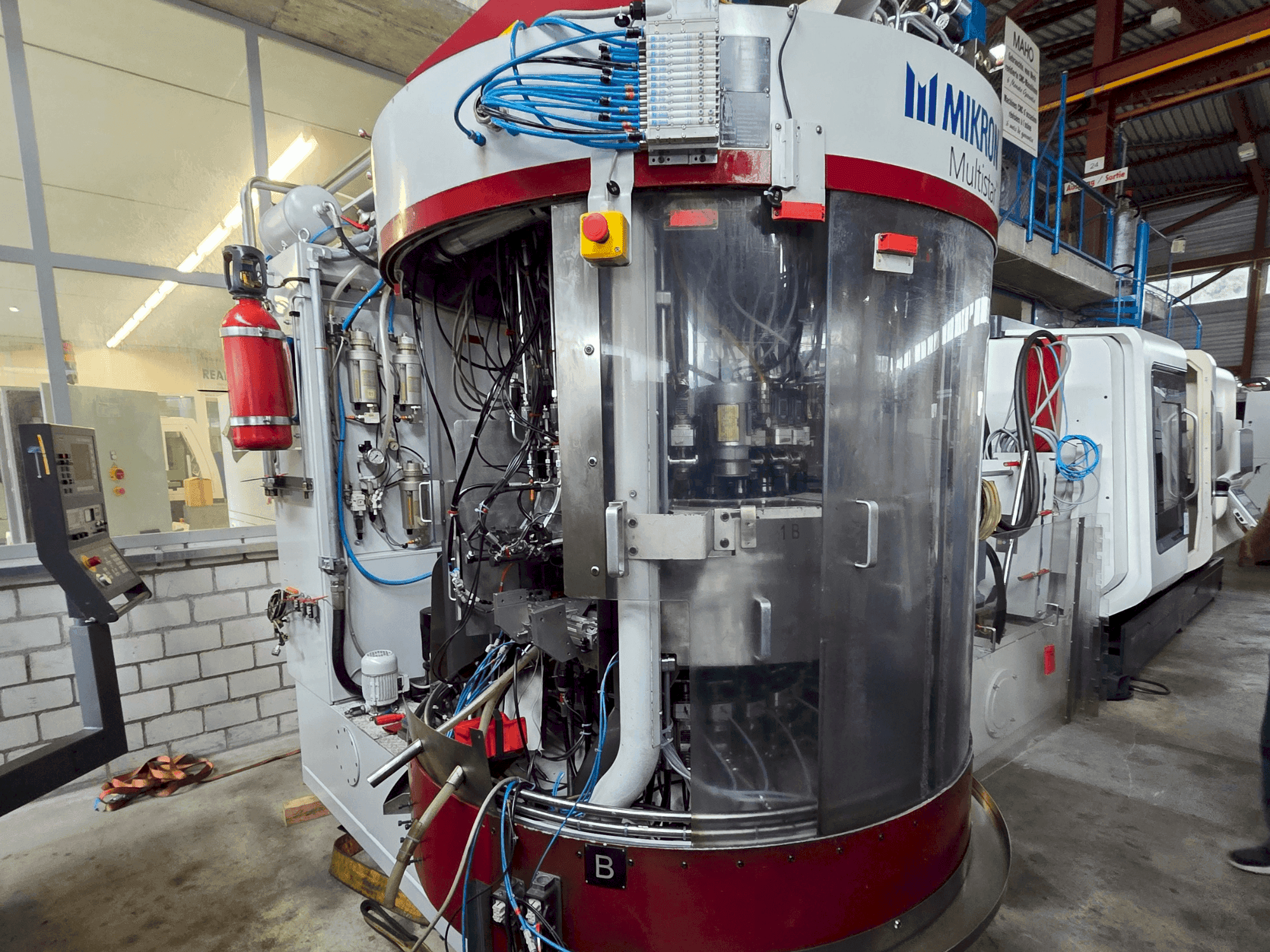 Frontansicht der MIKRON Multistar CX-24/500R Maschine