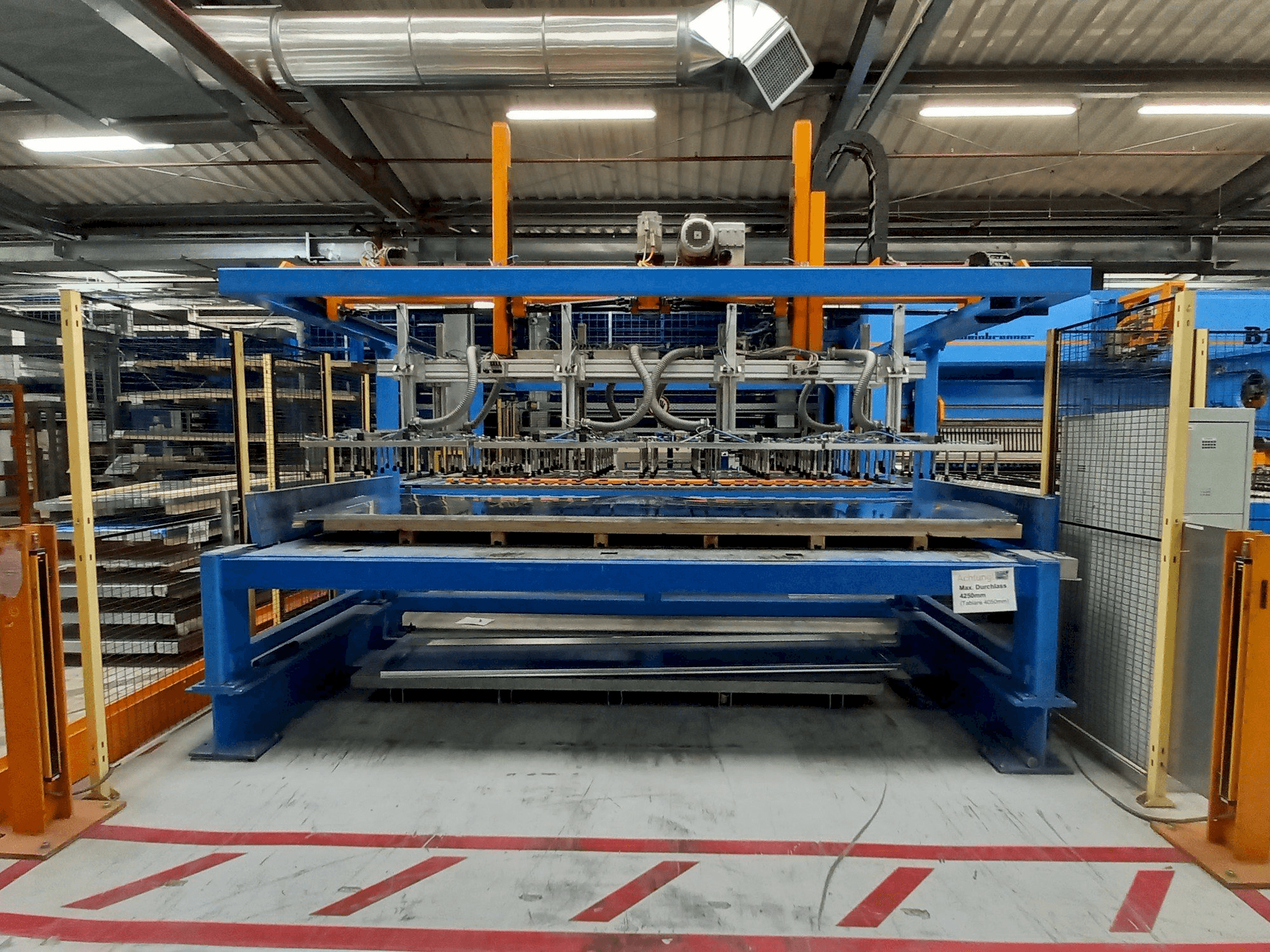 Frontansicht der Weinbrenner B 12 Maschine