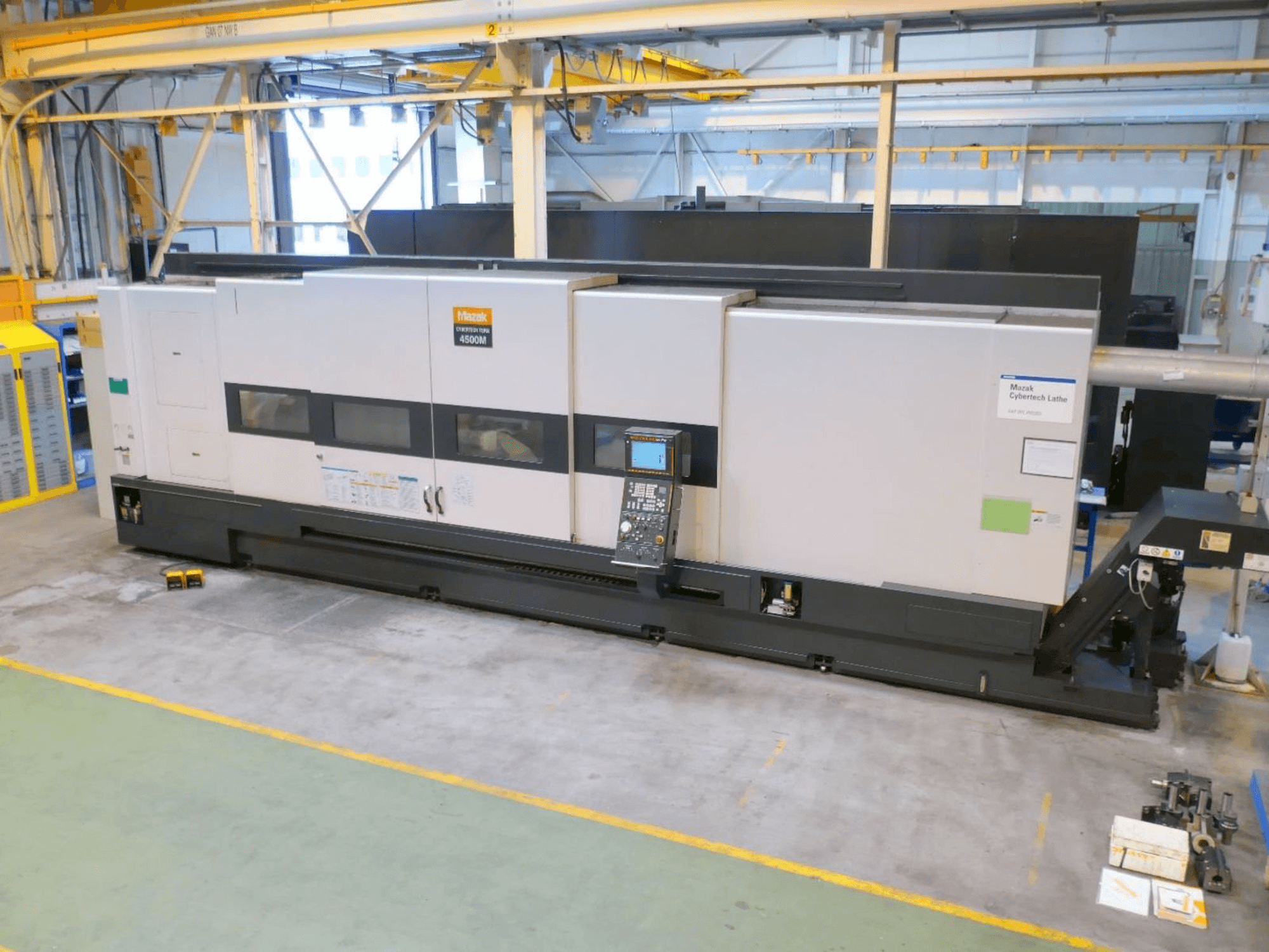 Frontansicht der Mazak CYBERTECH TURN 4500M Maschine