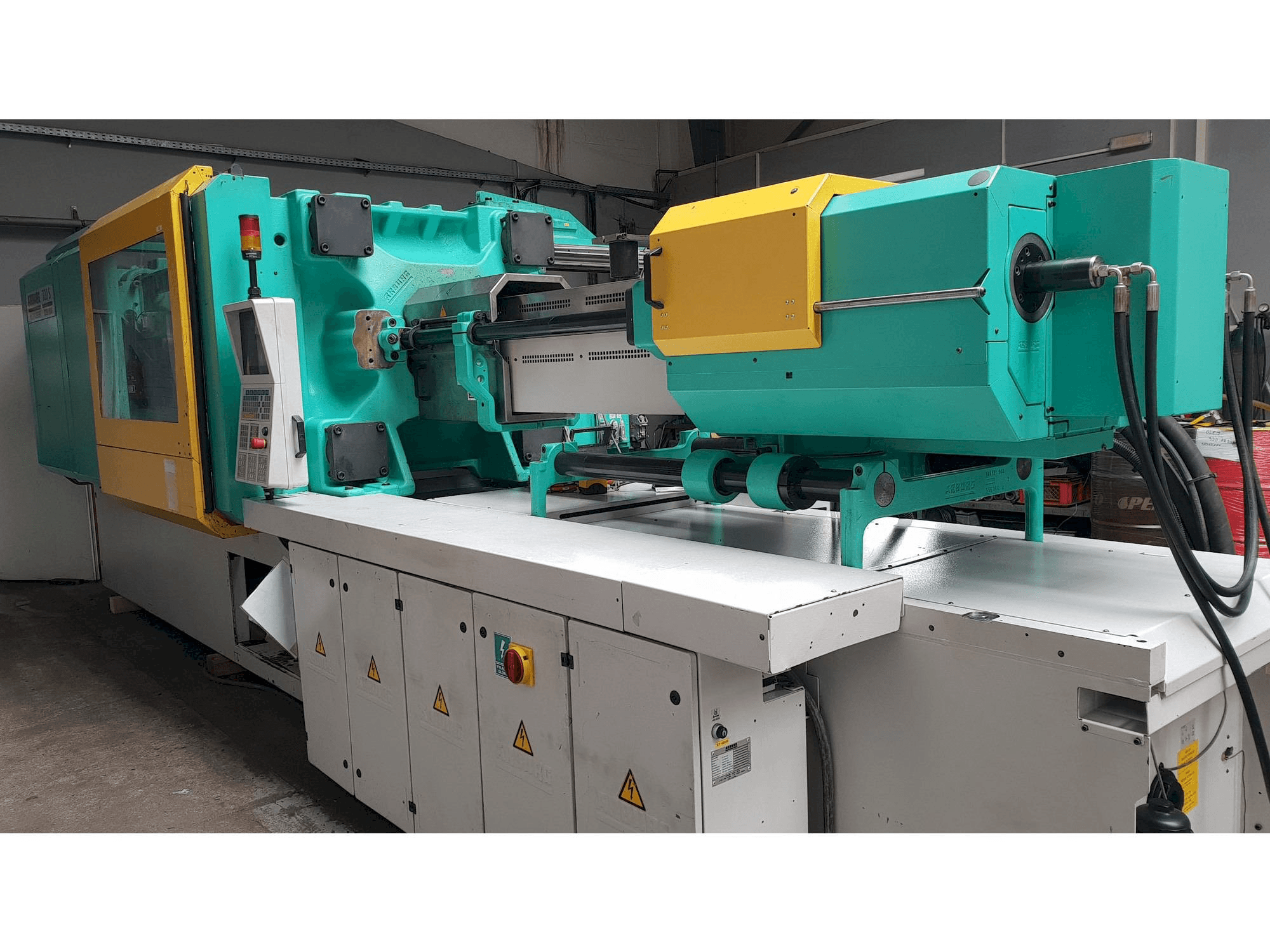 Frontansicht der Arburg Multilift H 720 - 3200 - 1300 Maschine