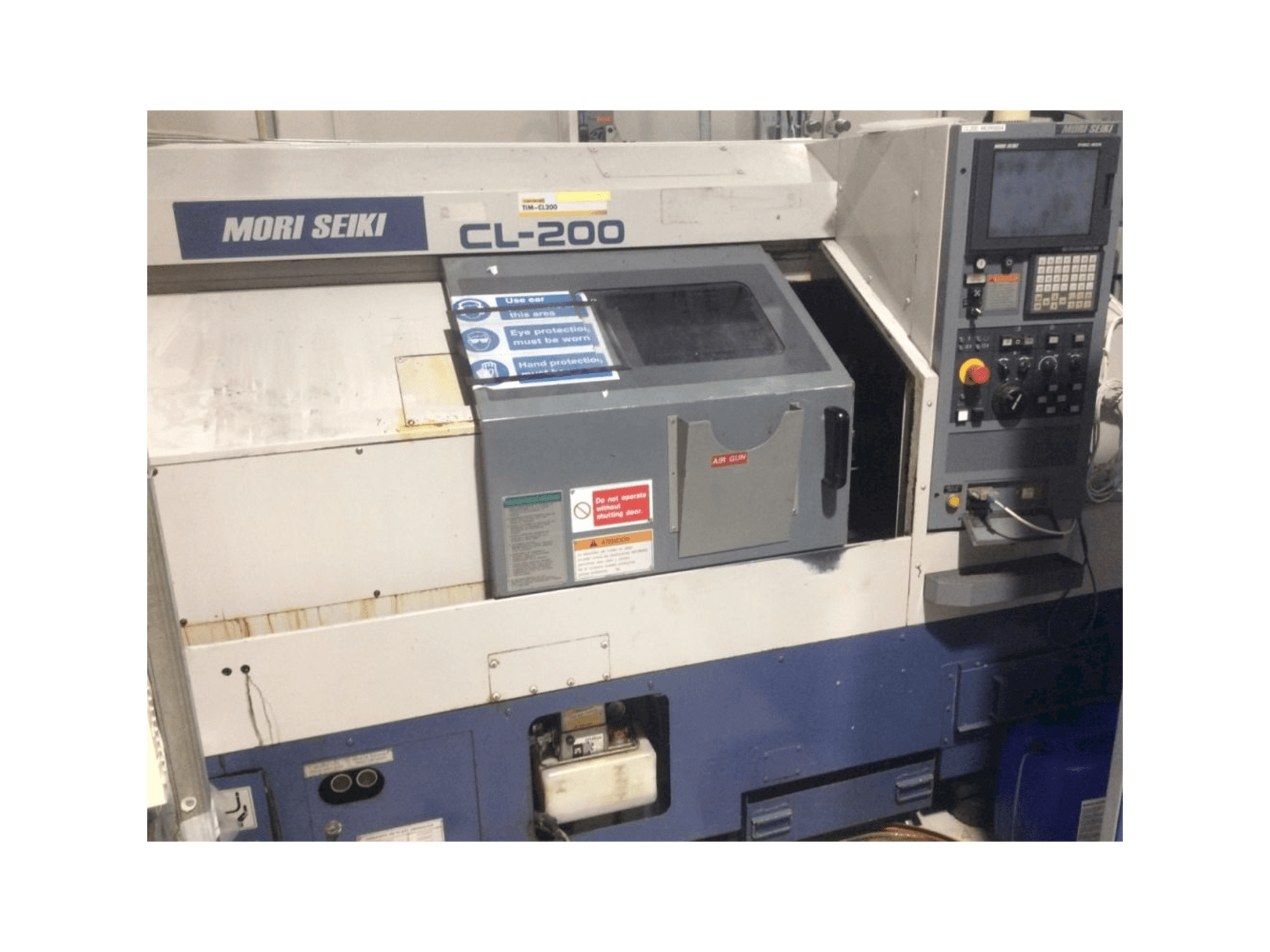 Frontansicht der MORI SEIKI CL-200 Maschine