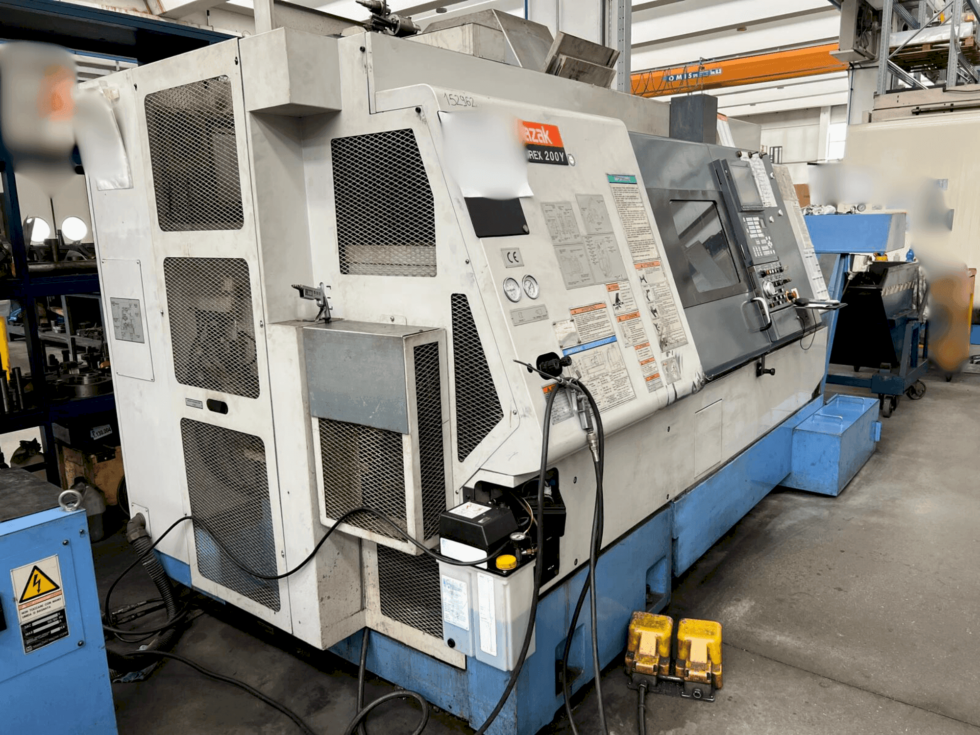 Frontansicht der Mazak INTEGREX 200Y Maschine