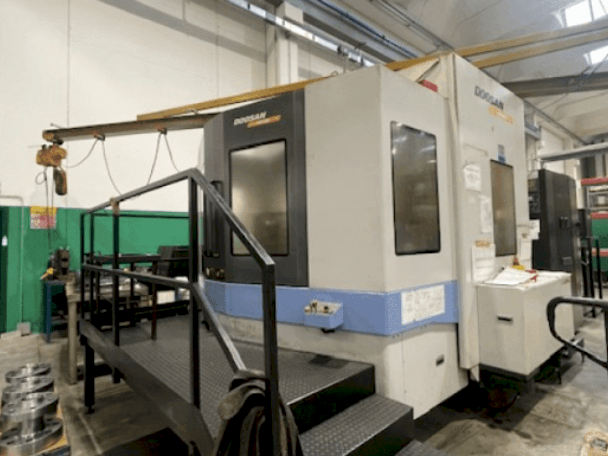 Frontansicht der DOOSAN HM 800 (2008) Maschine