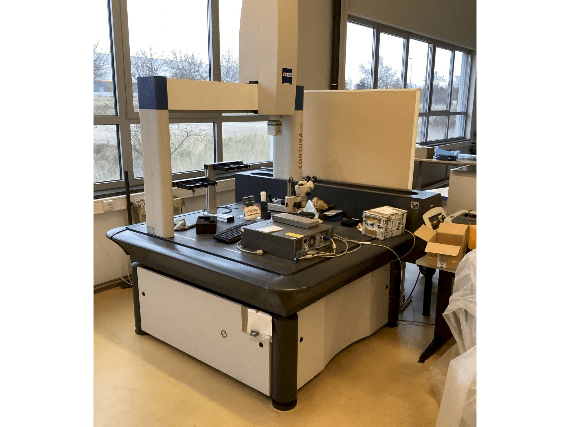 Frontansicht der ZEISS Contura HTG 10/12/6 Maschine