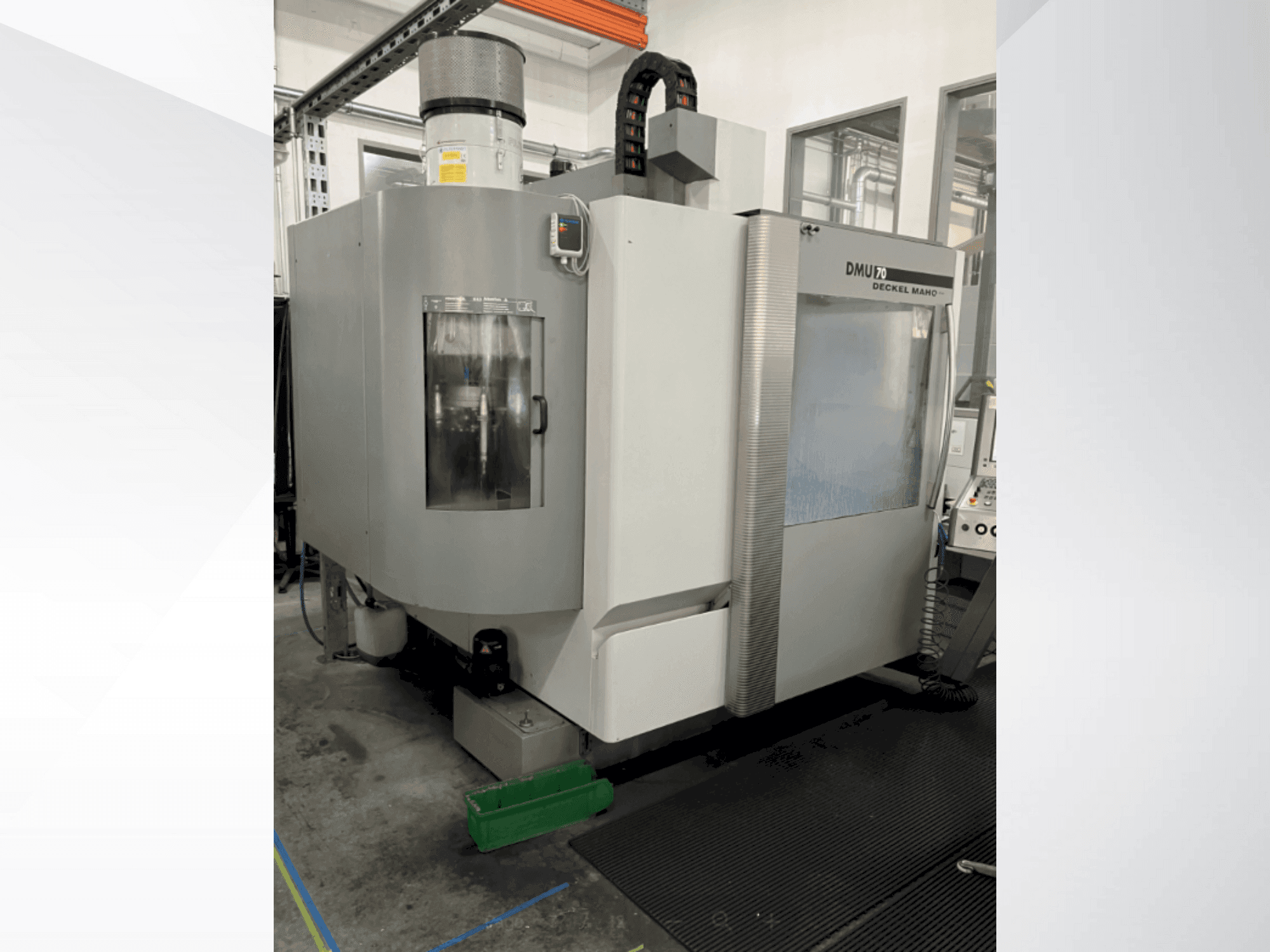 Frontansicht der DMG DECKEL MAHO DMU 70 Maschine