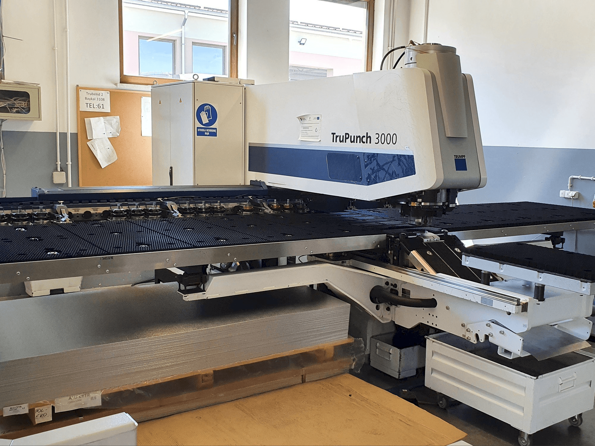 Frontansicht der Trumpf TruPunch 3000 Maschine