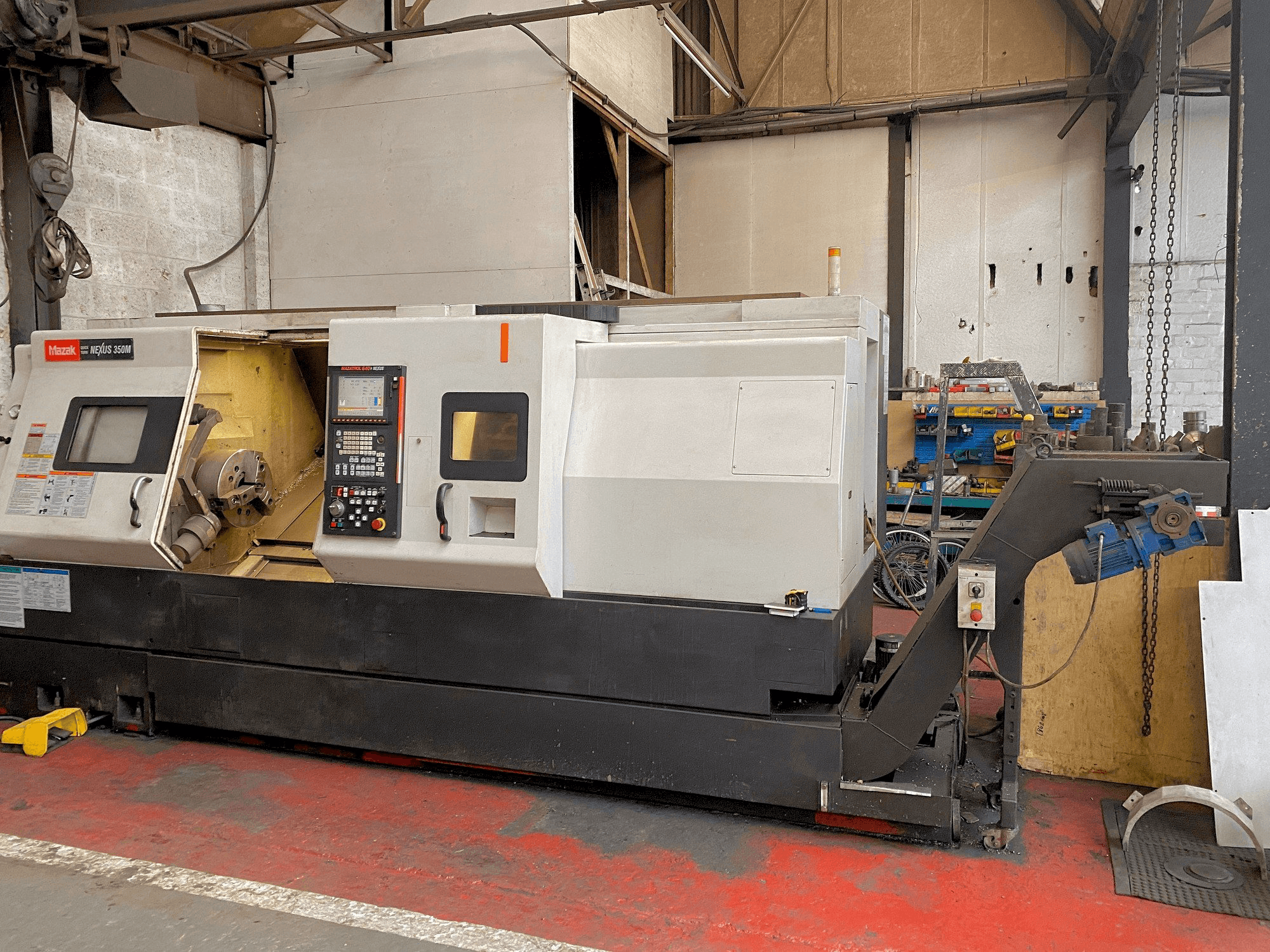 Frontansicht der Mazak Quick Turn Nexus 350M Maschine