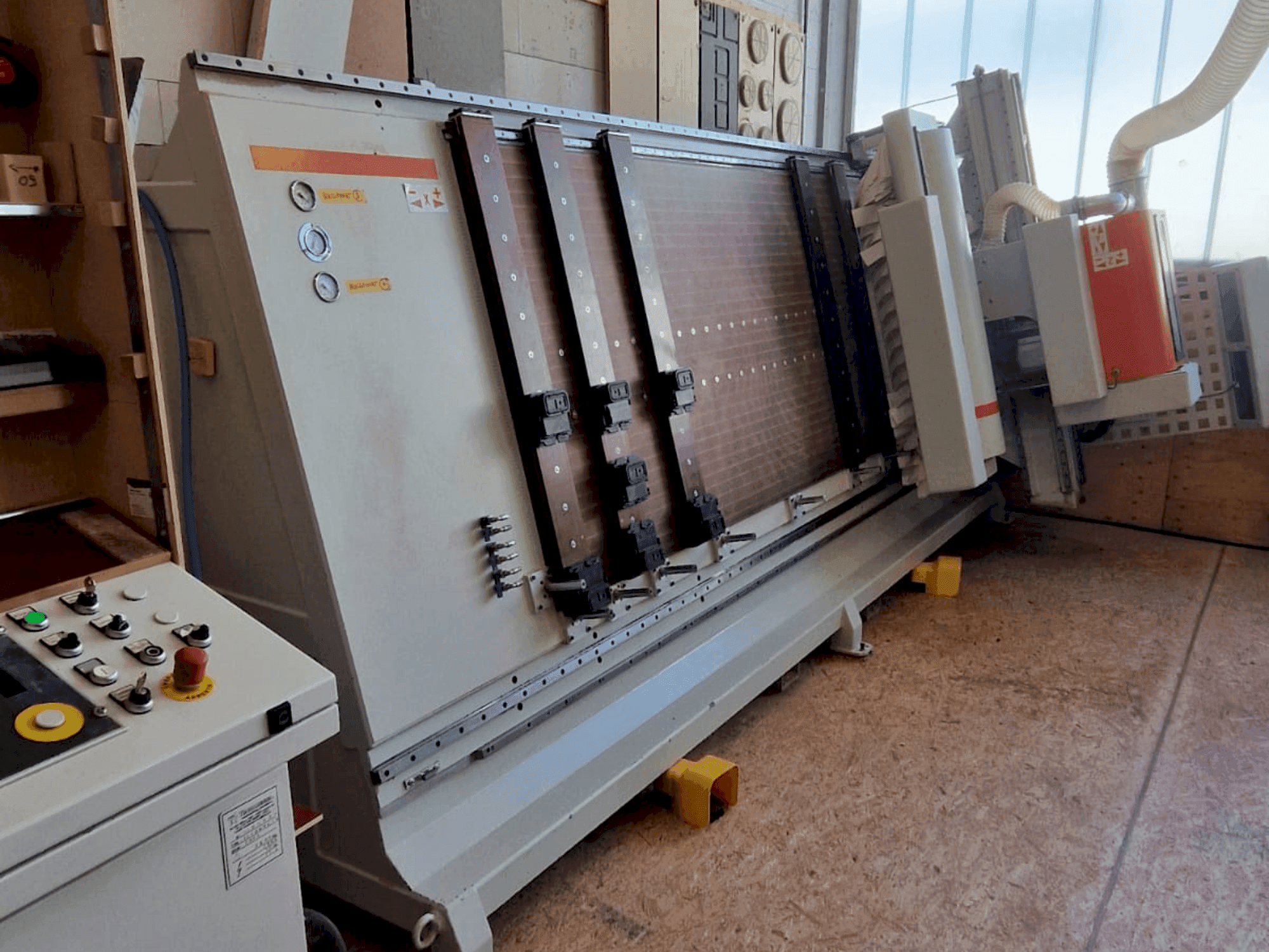 Frontansicht der TECNOTEAM TECNOFLEX Maschine