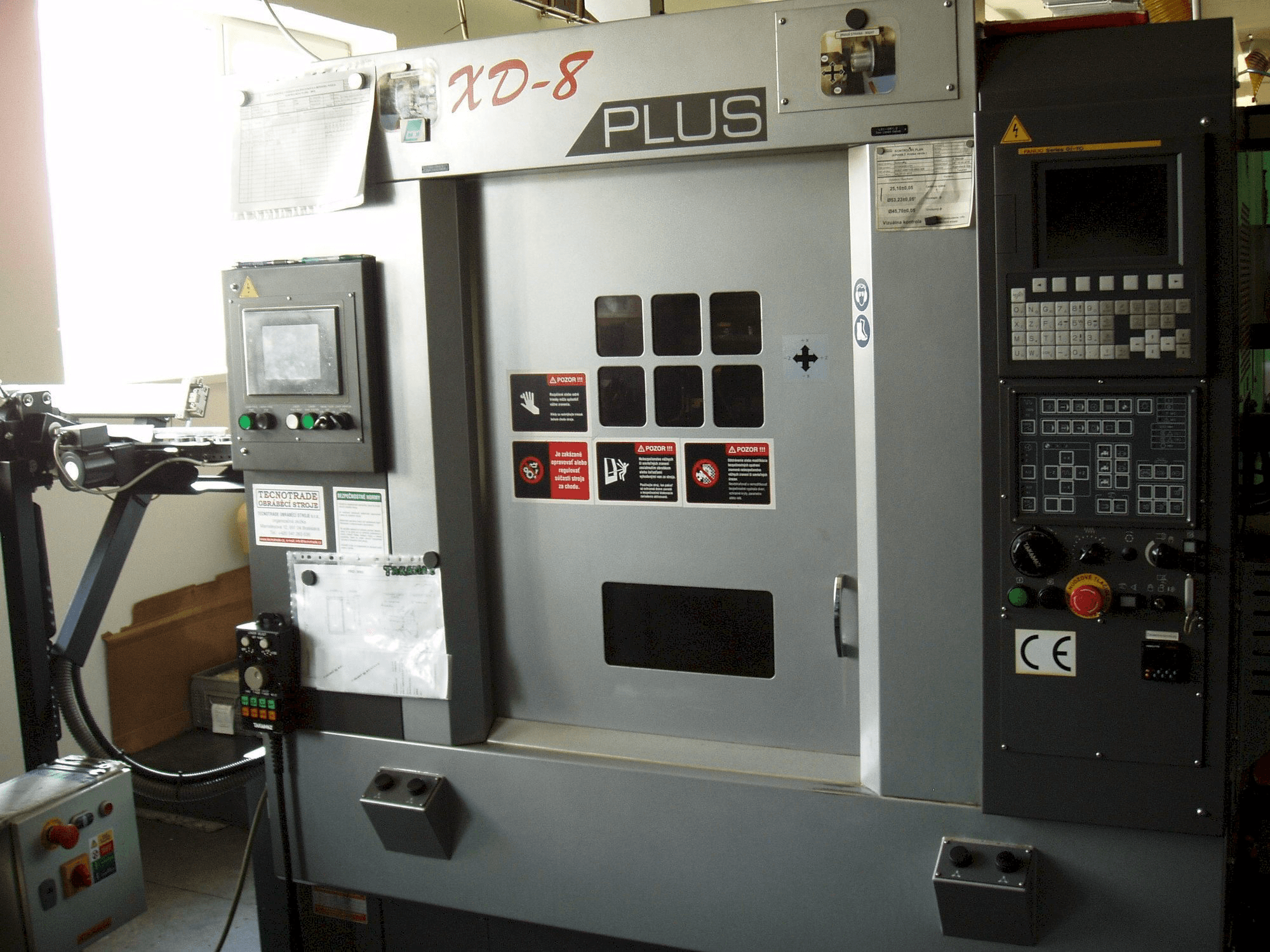 Frontansicht der Takamaz XD-8 Plus Maschine