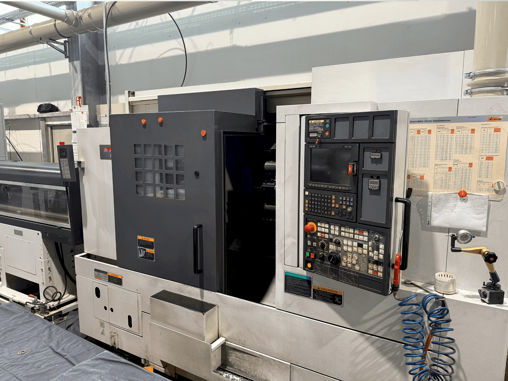 Frontansicht der MORI SEIKI NL2500Y /700 Maschine