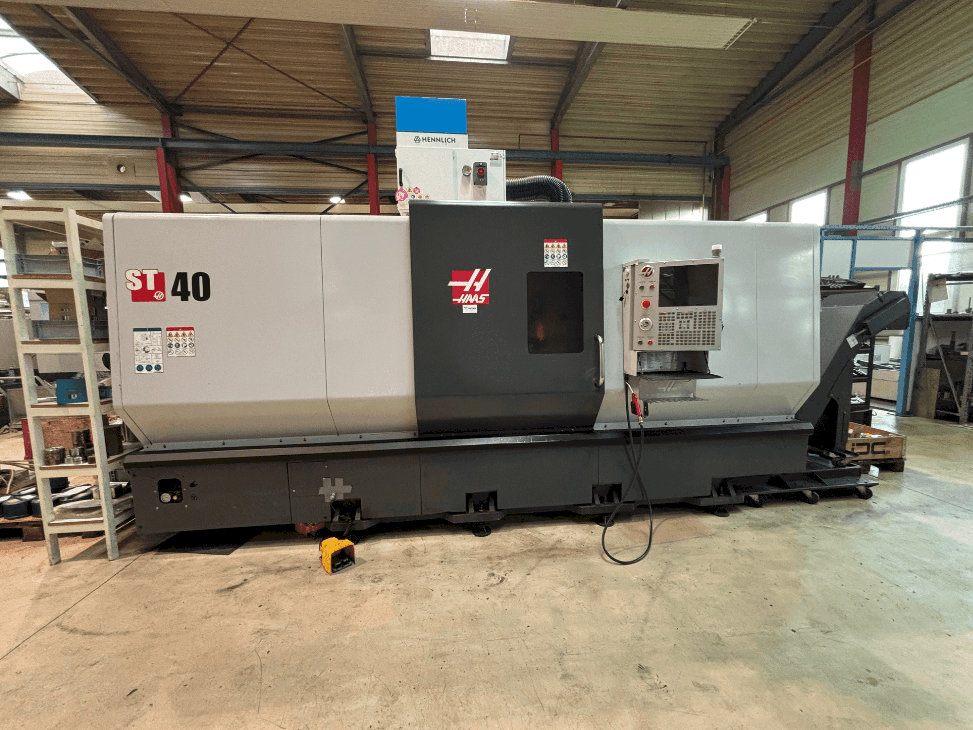 Frontansicht der HAAS ST-40 Maschine