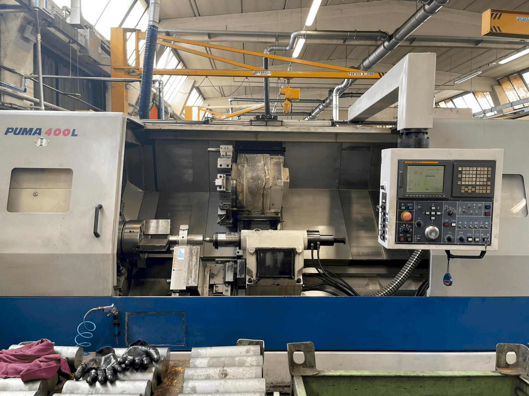 Frontansicht der DAEWOO PUMA 400 LA Maschine